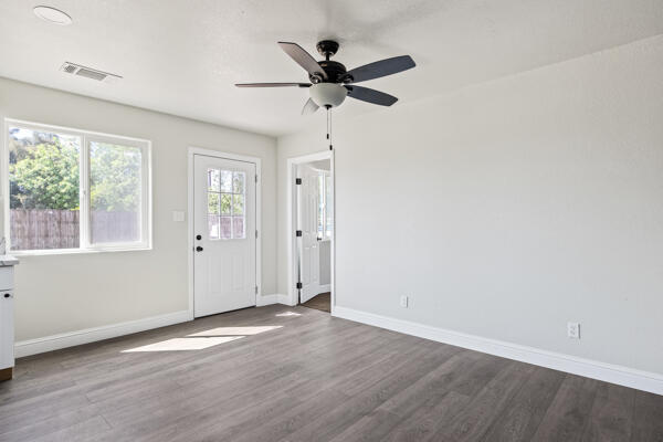2557 E Stanford Ave, Pixley, CA 93256
