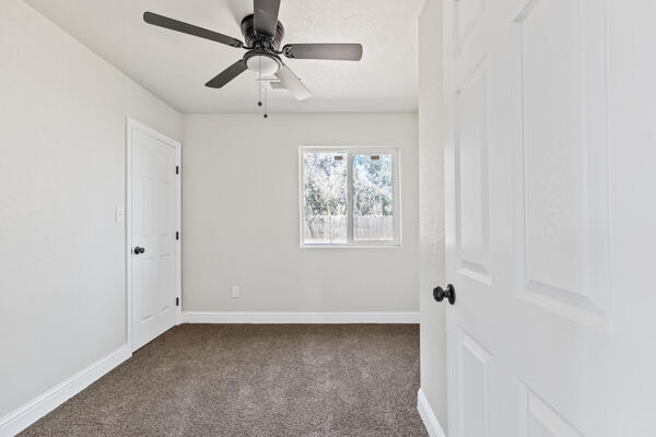 2557 E Stanford Ave, Pixley, CA 93256
