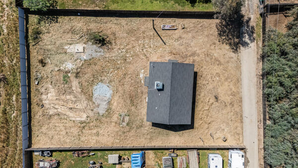 2557 E Stanford Ave, Pixley, CA 93256