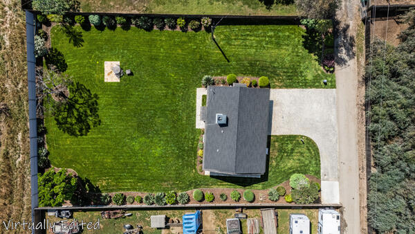2557 E Stanford Ave, Pixley, CA 93256
