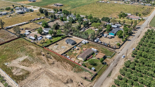 2557 E Stanford Ave, Pixley, CA 93256