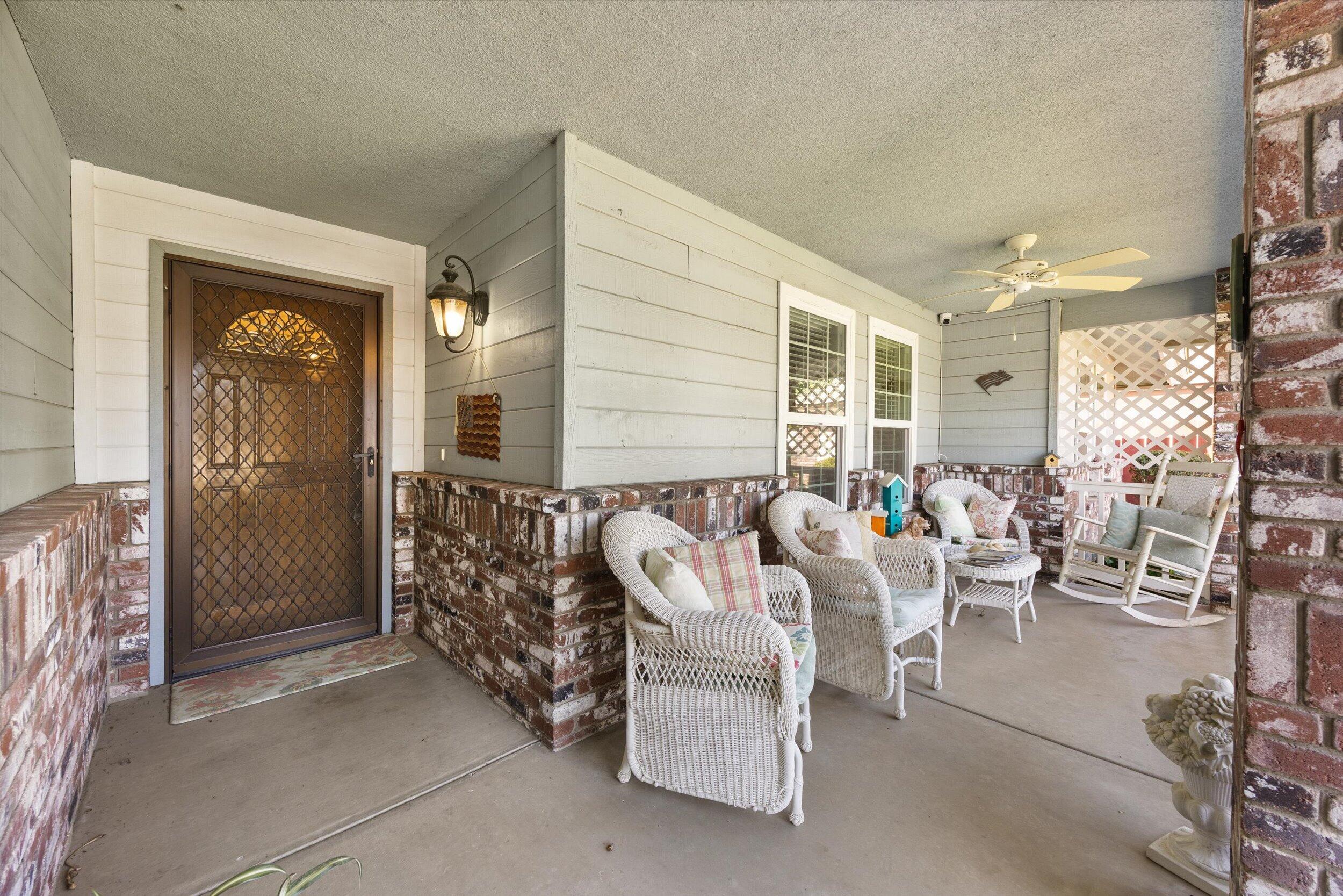 1541 W Brian Ln, Porterville, CA 93257