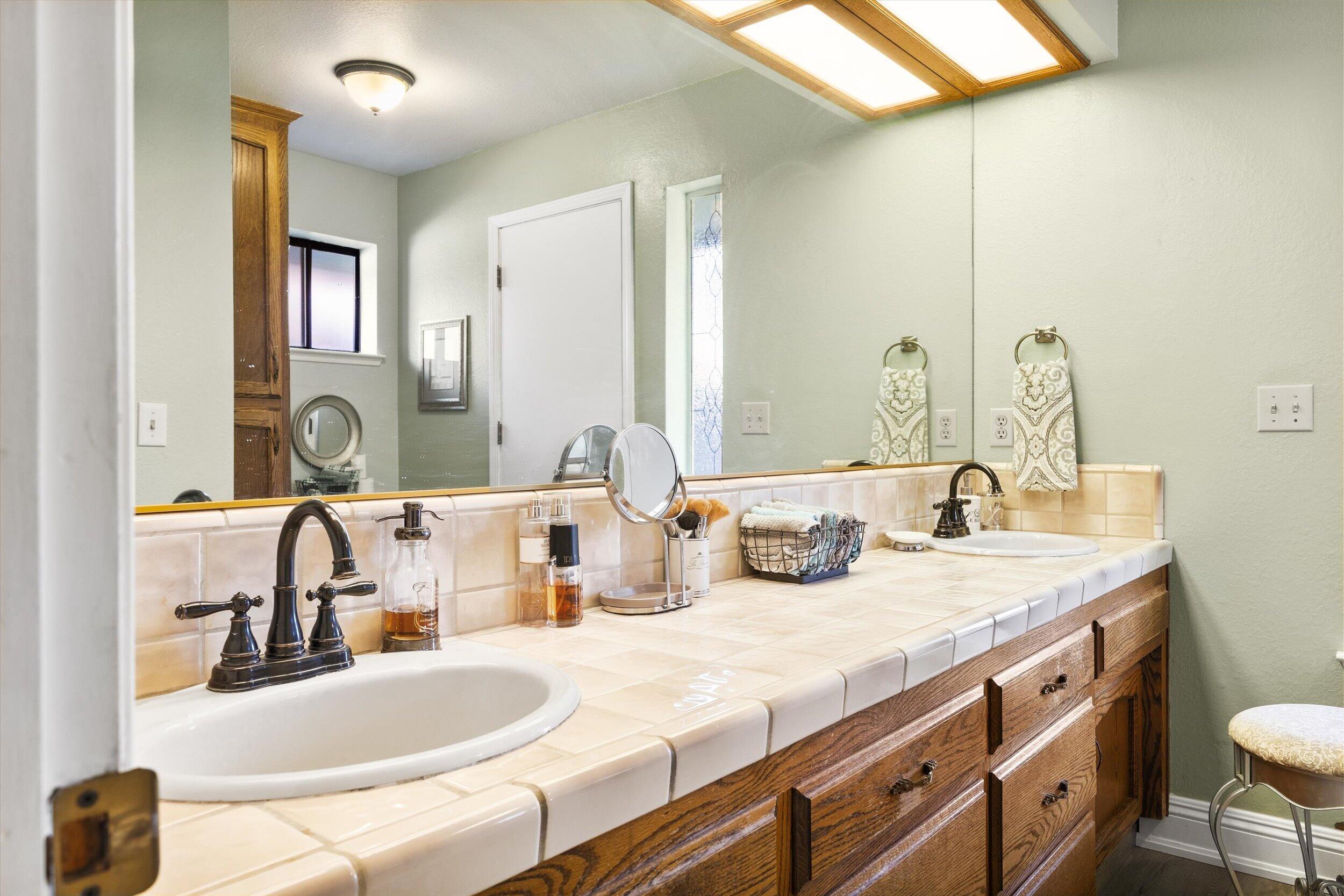 1541 W Brian Ln, Porterville, CA 93257
