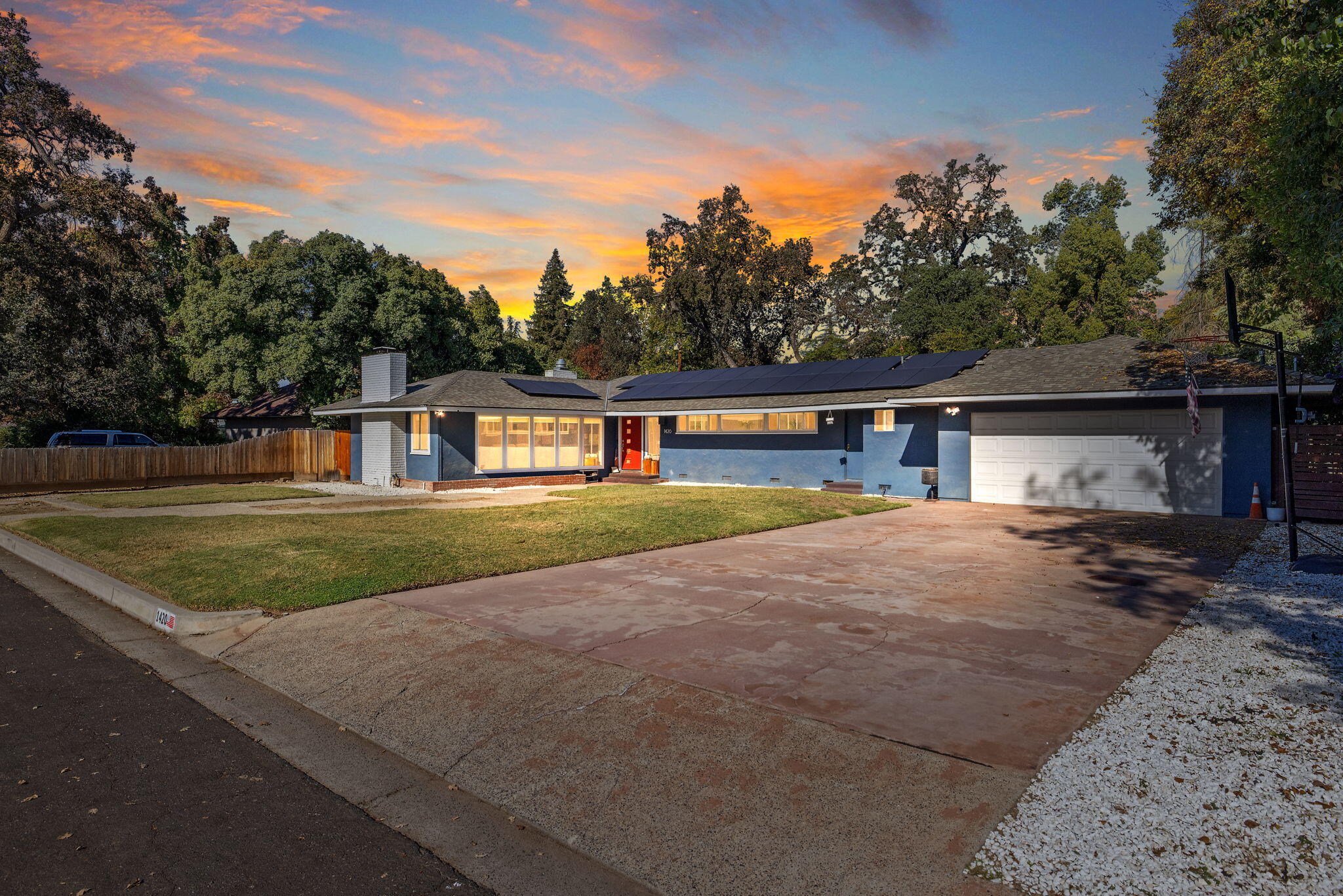 1420 W Meadow Ave, Visalia, CA 93277