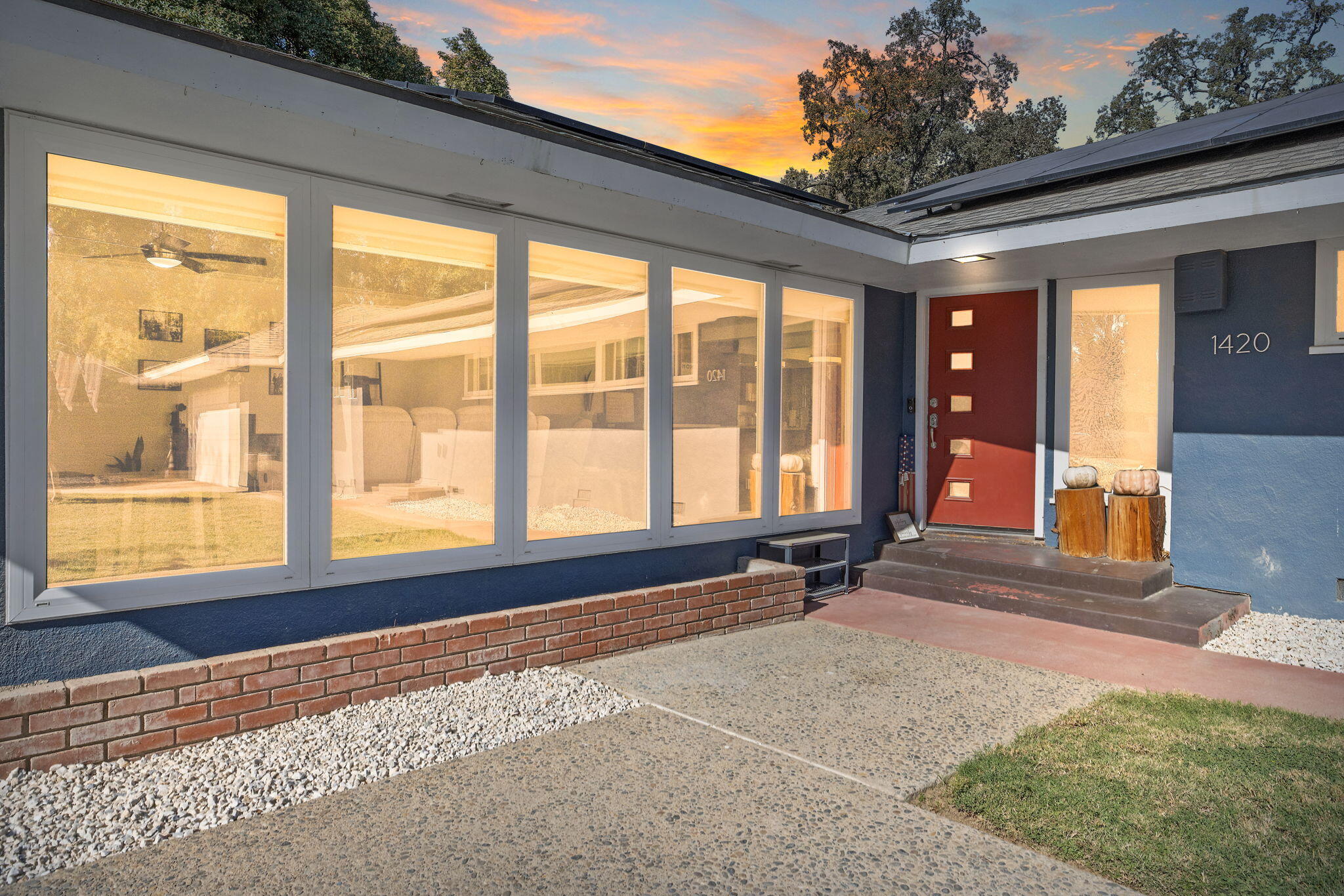 1420 W Meadow Ave, Visalia, CA 93277