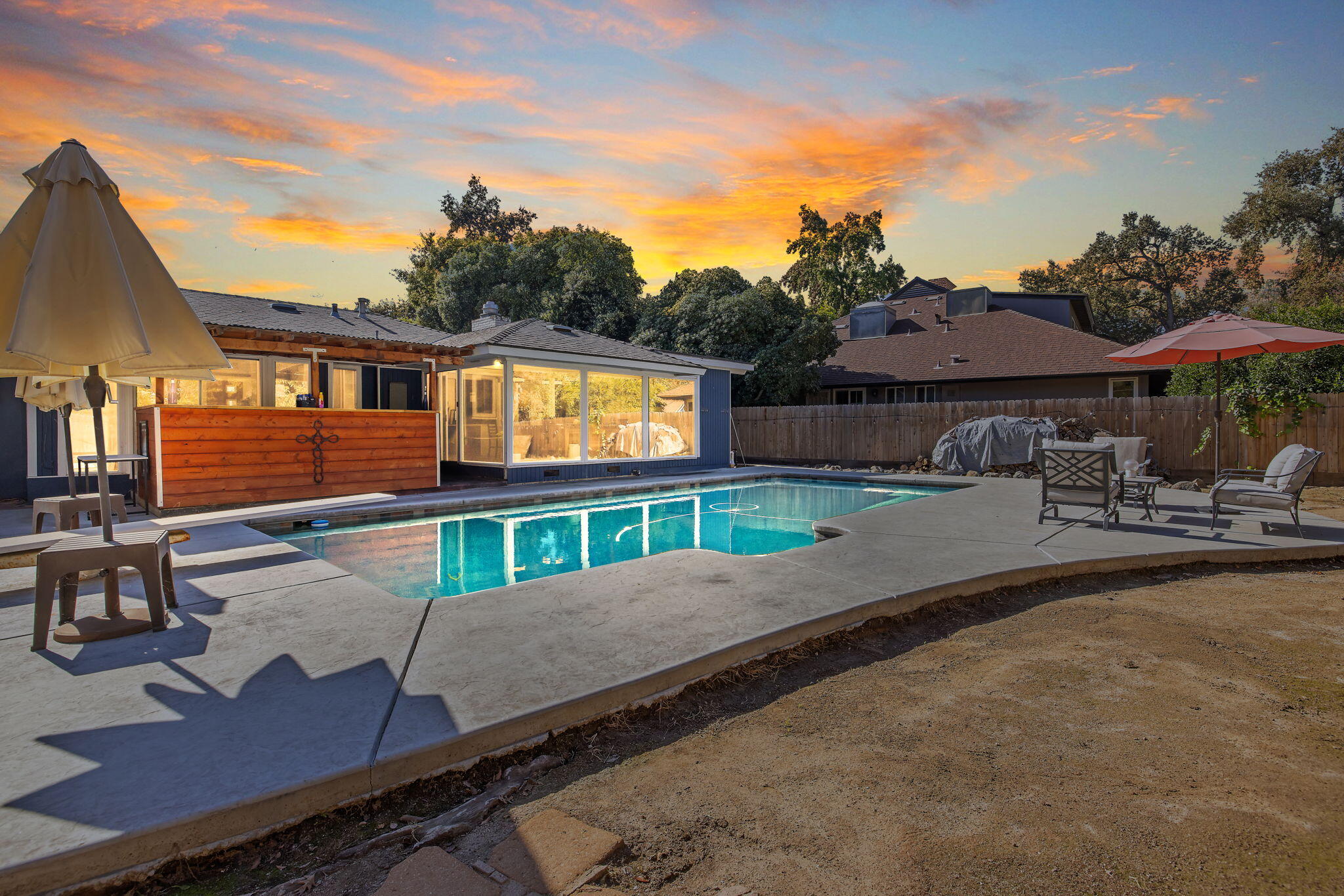 1420 W Meadow Ave, Visalia, CA 93277