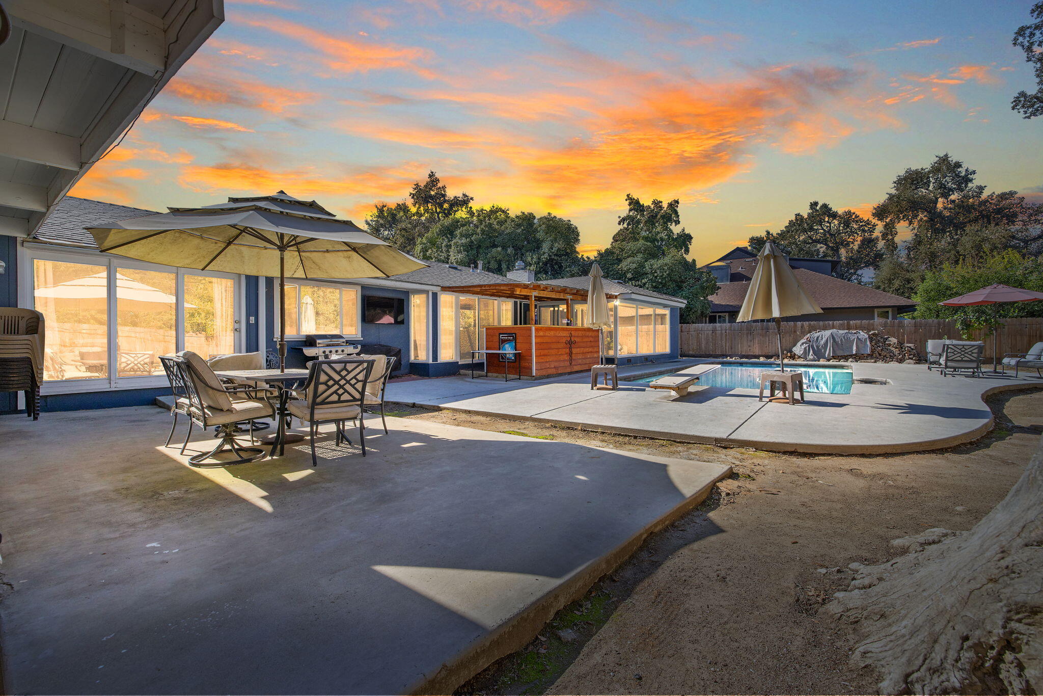 1420 W Meadow Ave, Visalia, CA 93277
