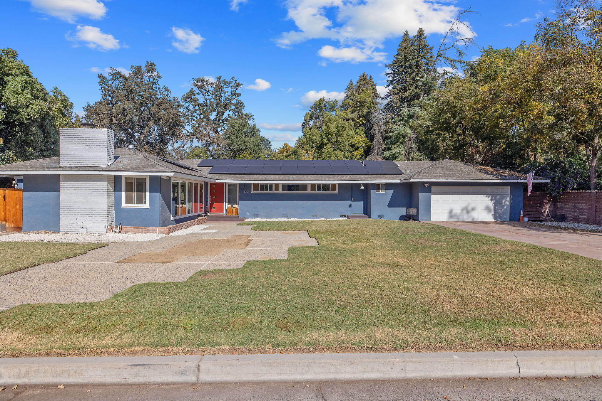1420 W Meadow Ave, Visalia, CA 93277