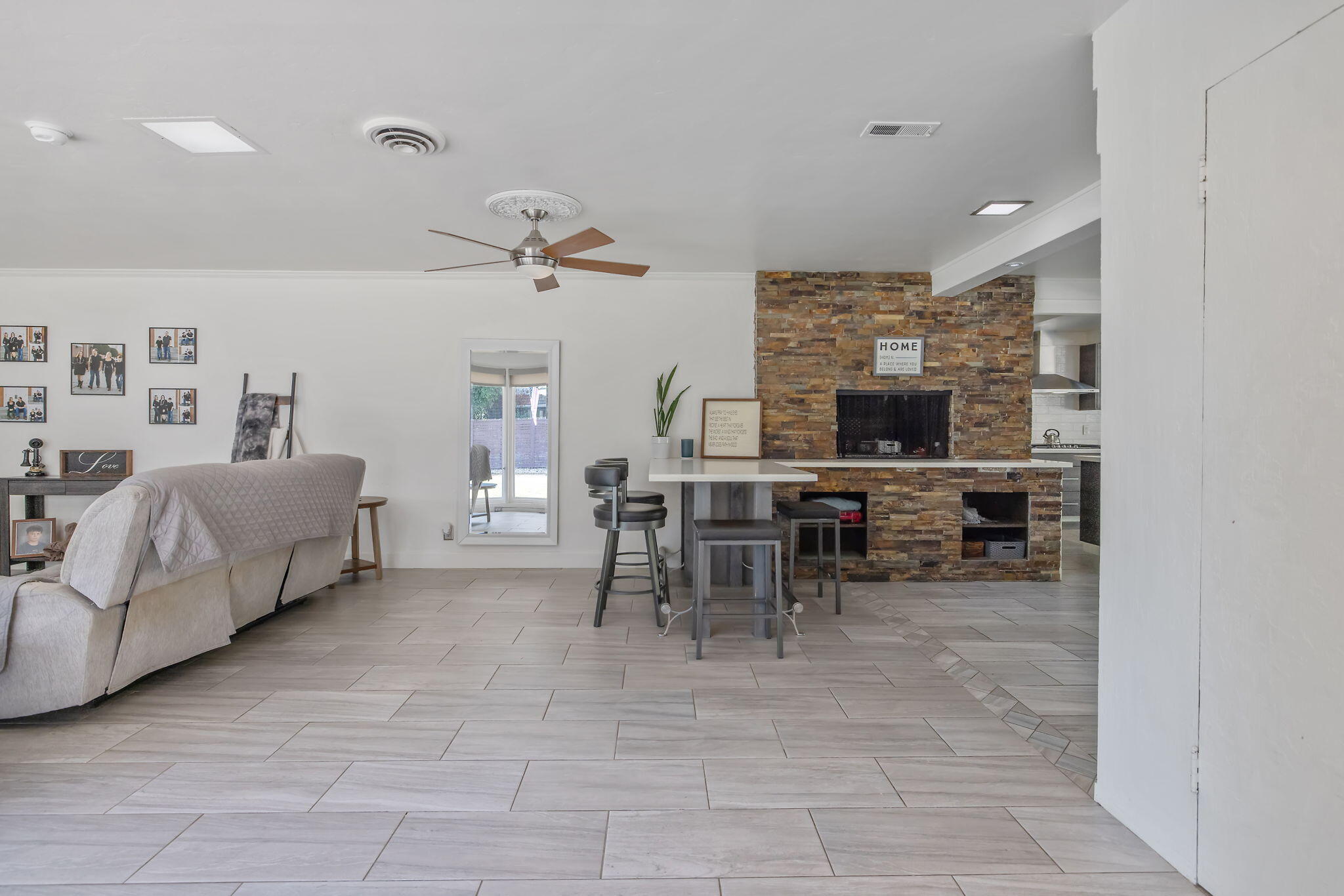 1420 W Meadow Ave, Visalia, CA 93277