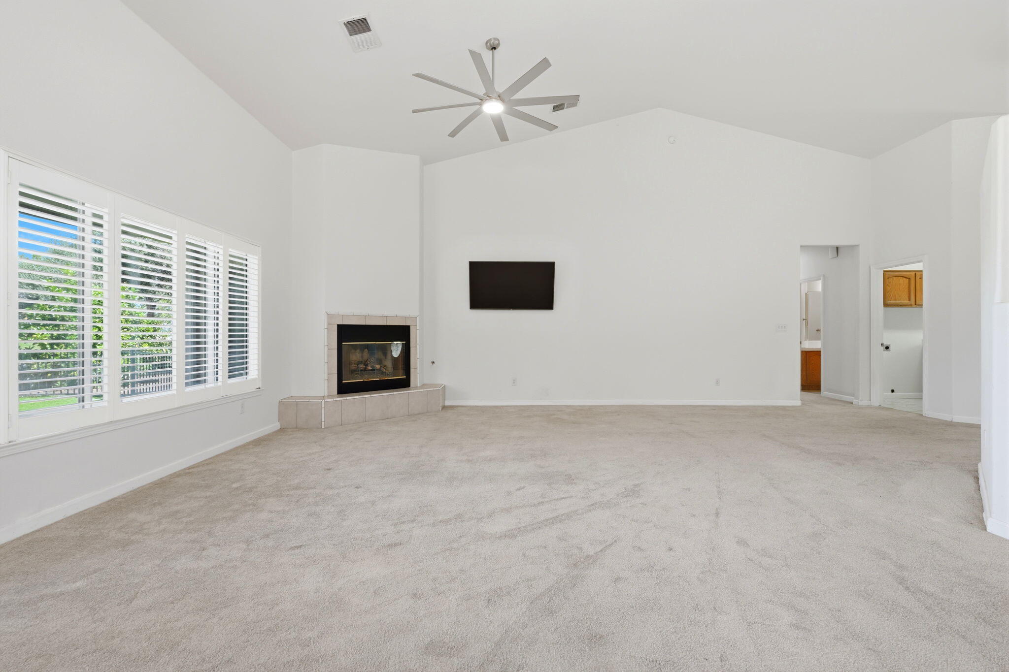 32563 Montgomery Dr, Springville, CA 93265