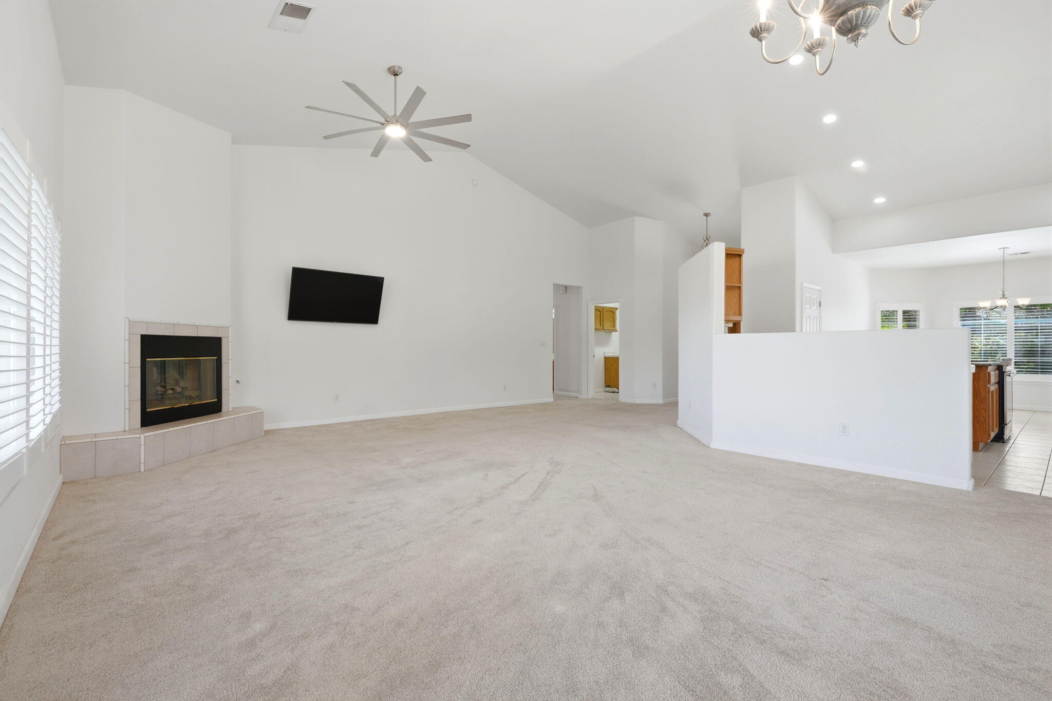 32563 Montgomery Dr, Springville, CA 93265