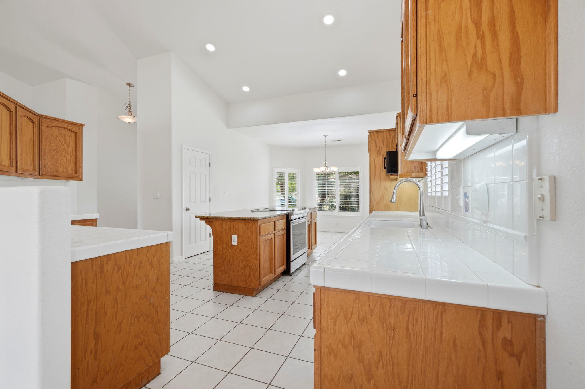 32563 Montgomery Dr, Springville, CA 93265