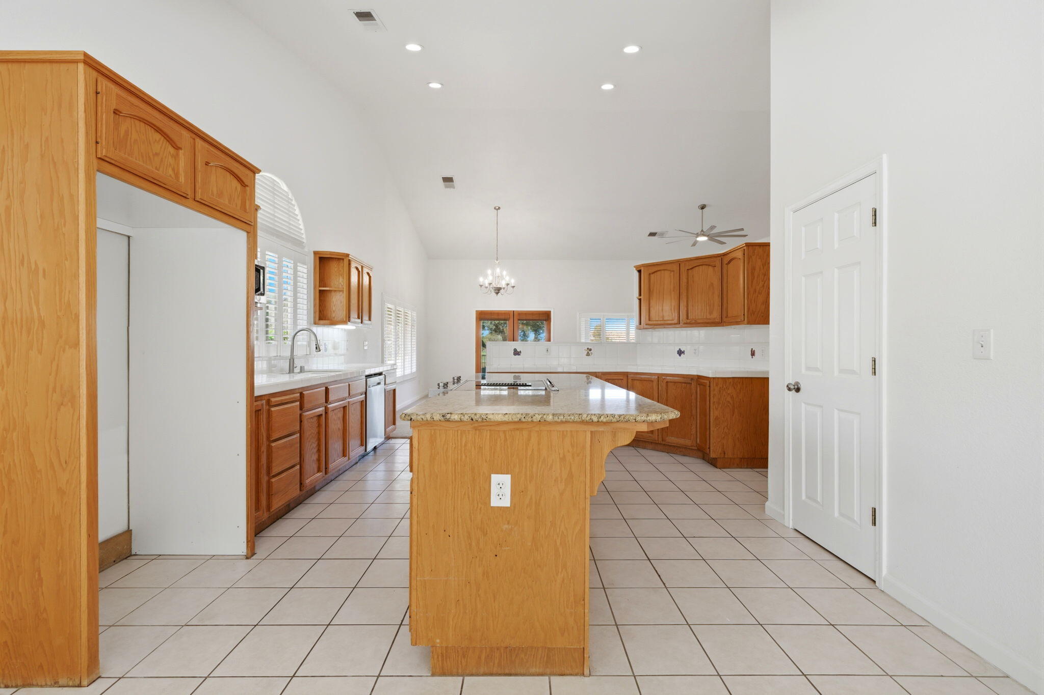 32563 Montgomery Dr, Springville, CA 93265