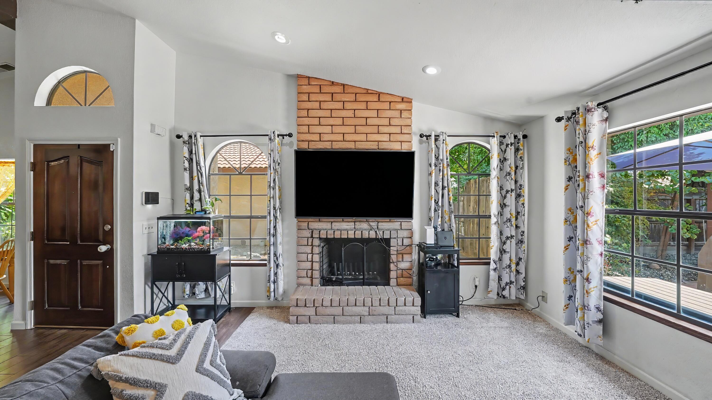 3749 W Damsen Ave, Visalia, CA 93291