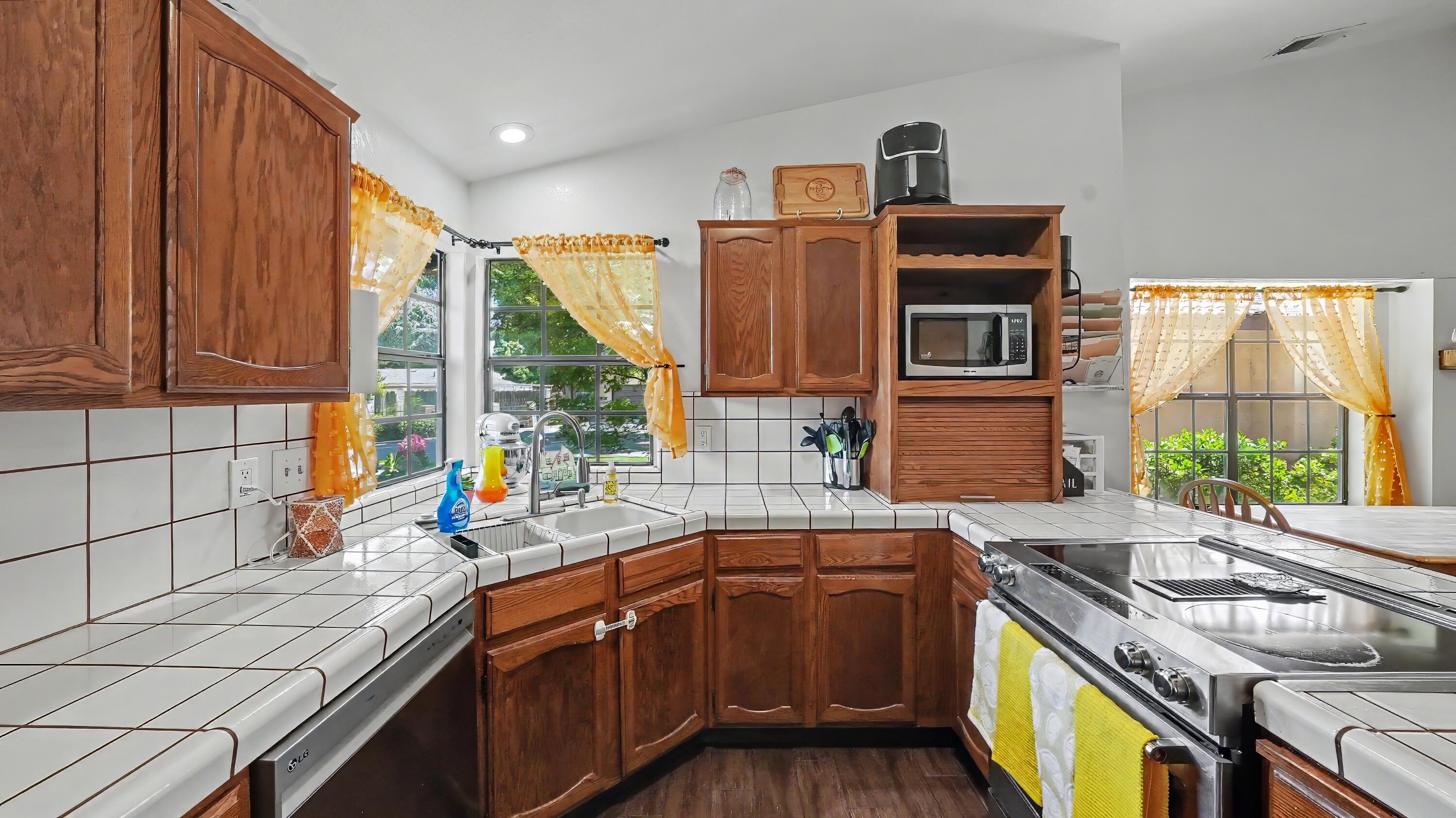 3749 W Damsen Ave, Visalia, CA 93291