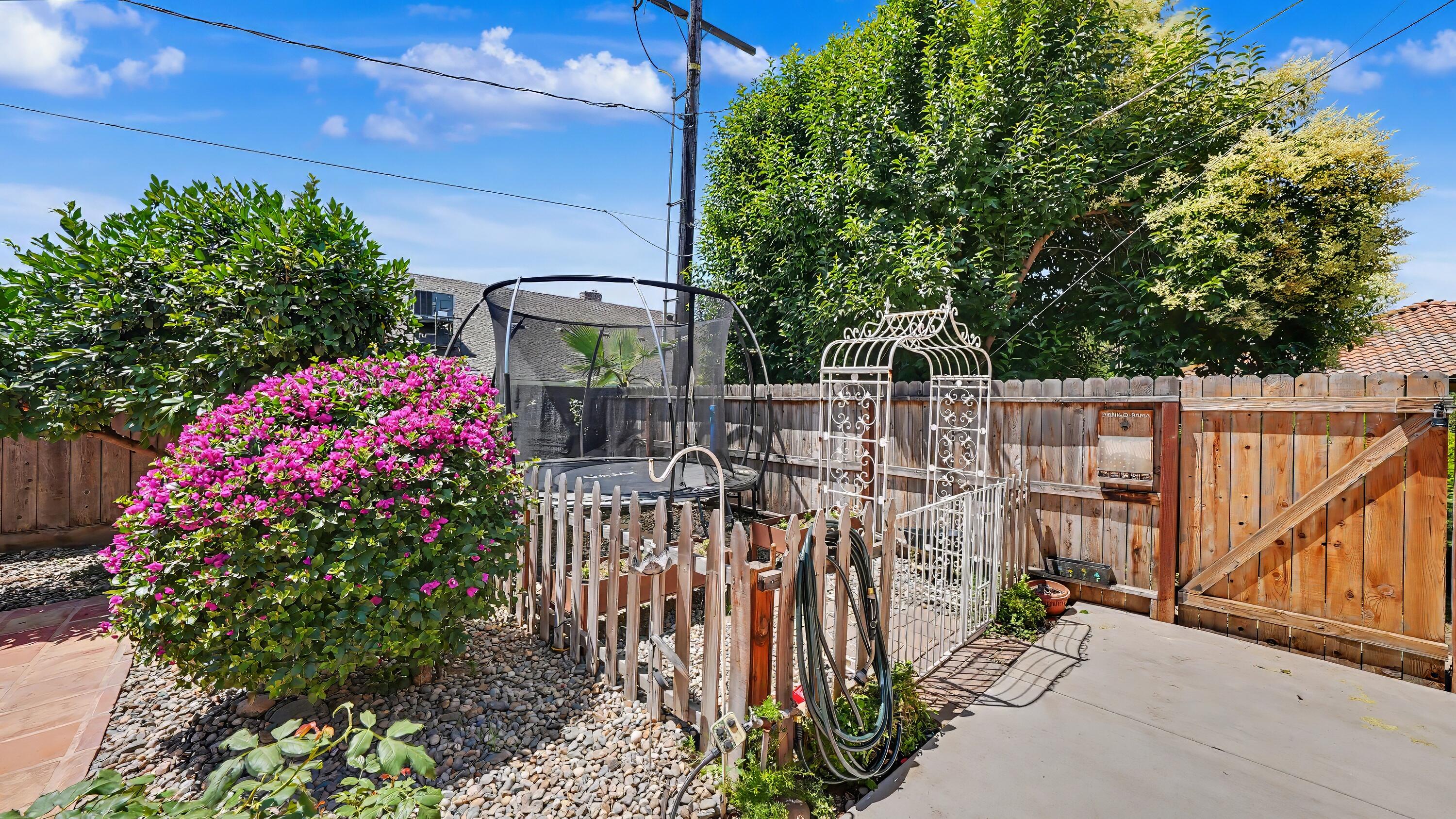 3749 W Damsen Ave, Visalia, CA 93291