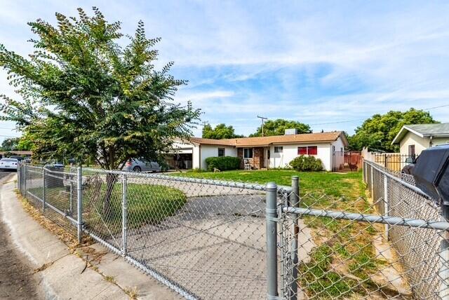 2615 N Quail Dr, Visalia, CA 93291