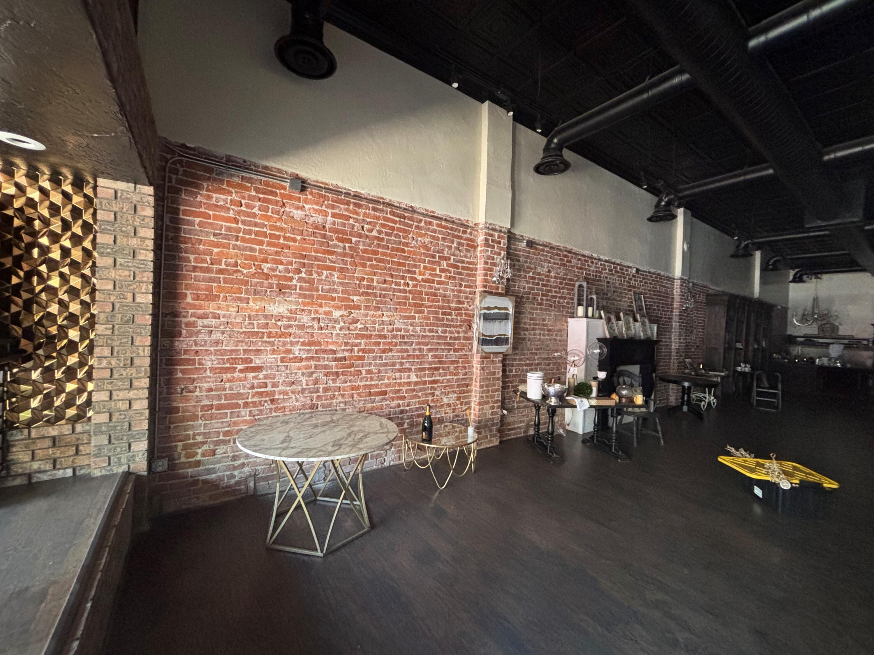 118 S K St #120,122, Tulare, CA 93274