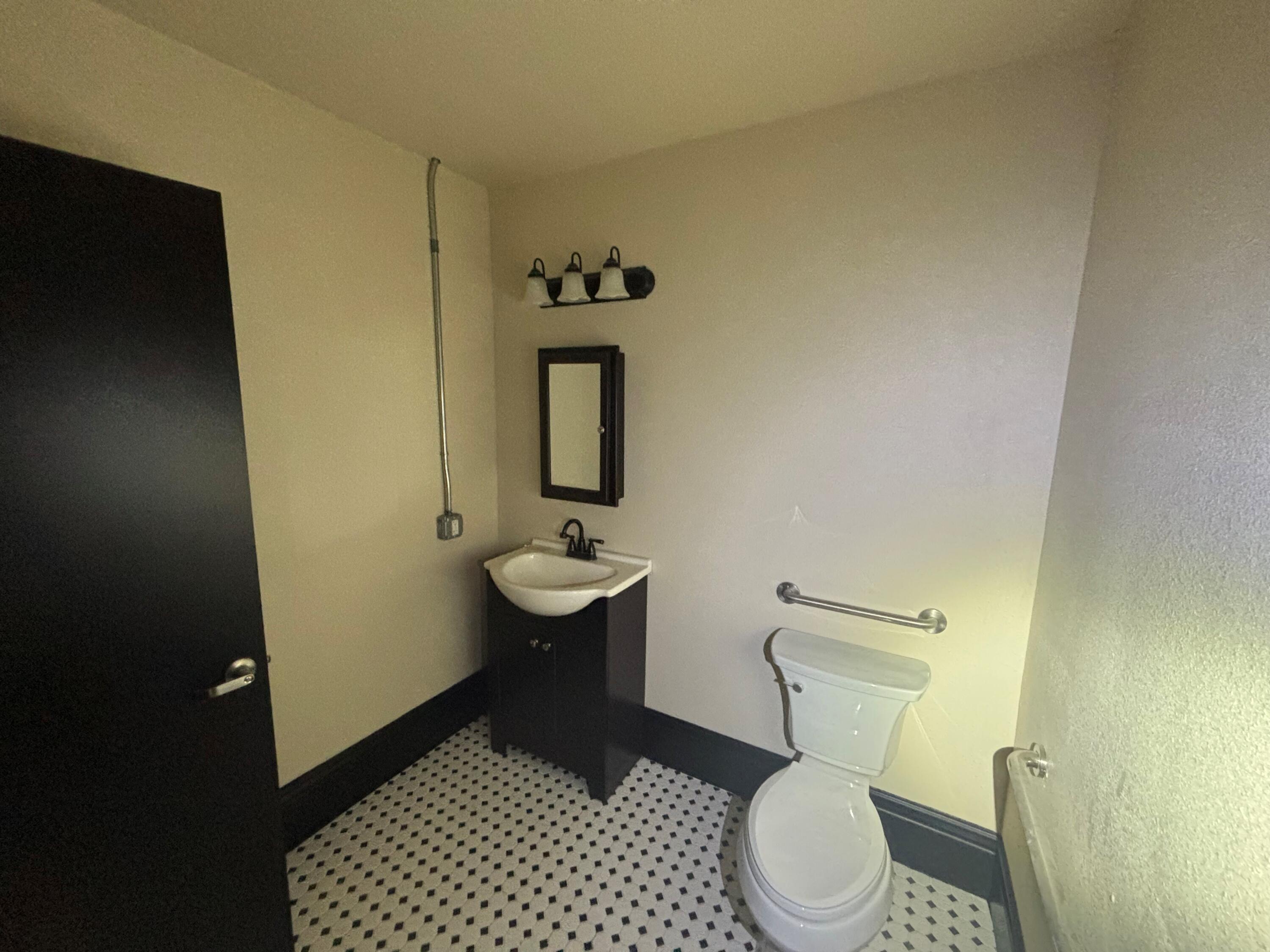 118 S K St #120,122, Tulare, CA 93274