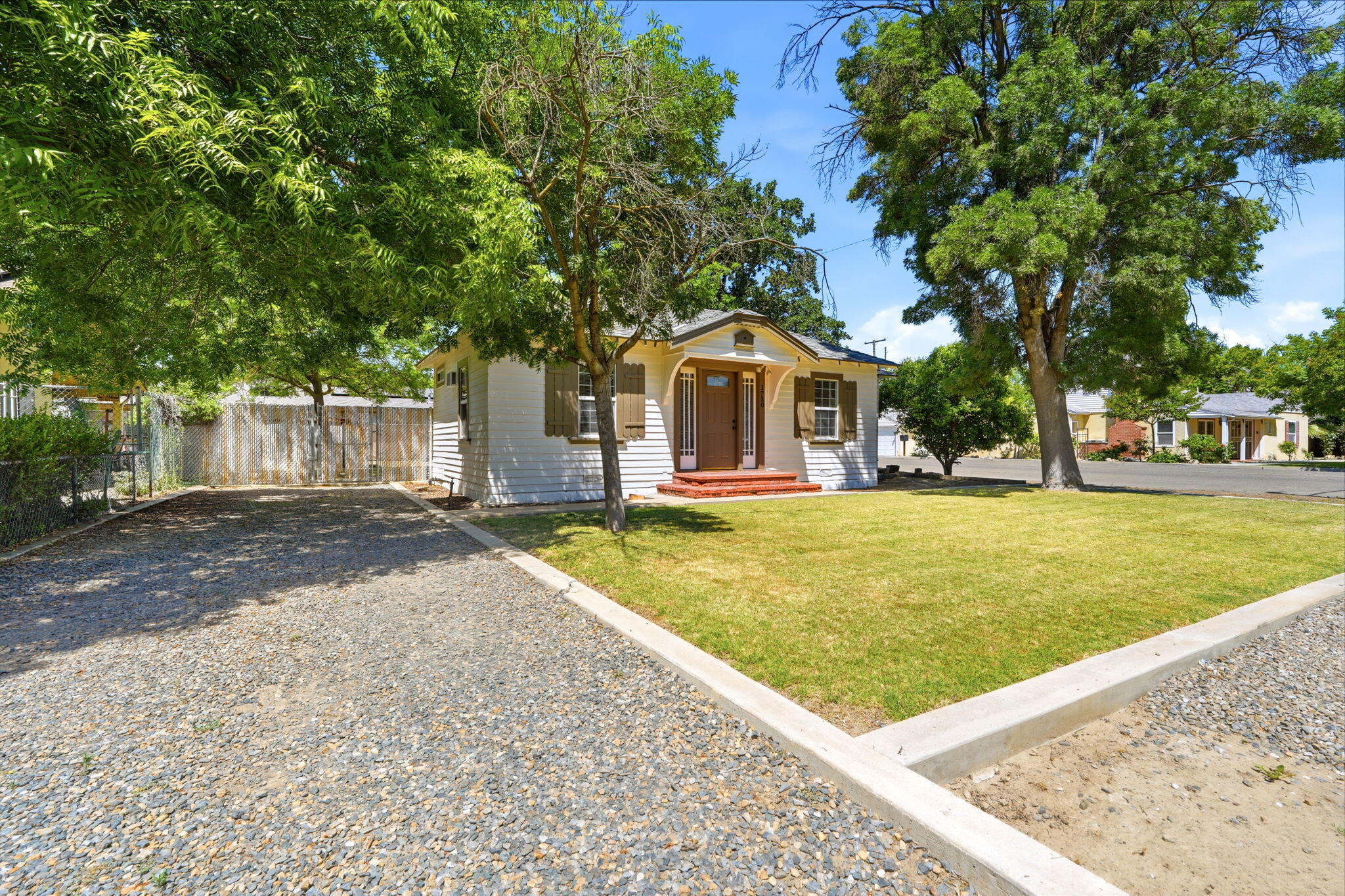 1730 Mckinley Ave, Hanford, CA 93230