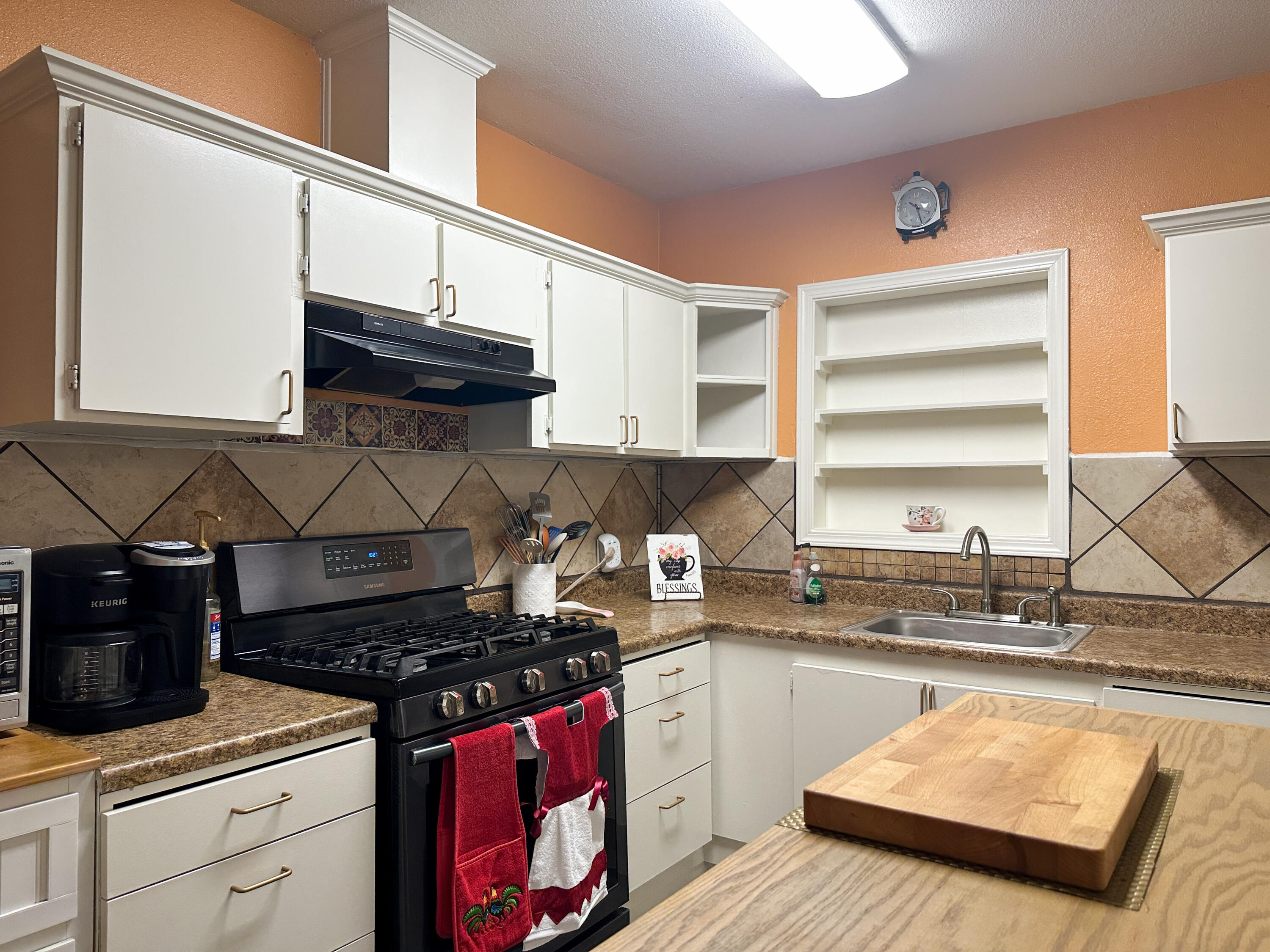 470 N Bates Ave, Dinuba, CA 93618