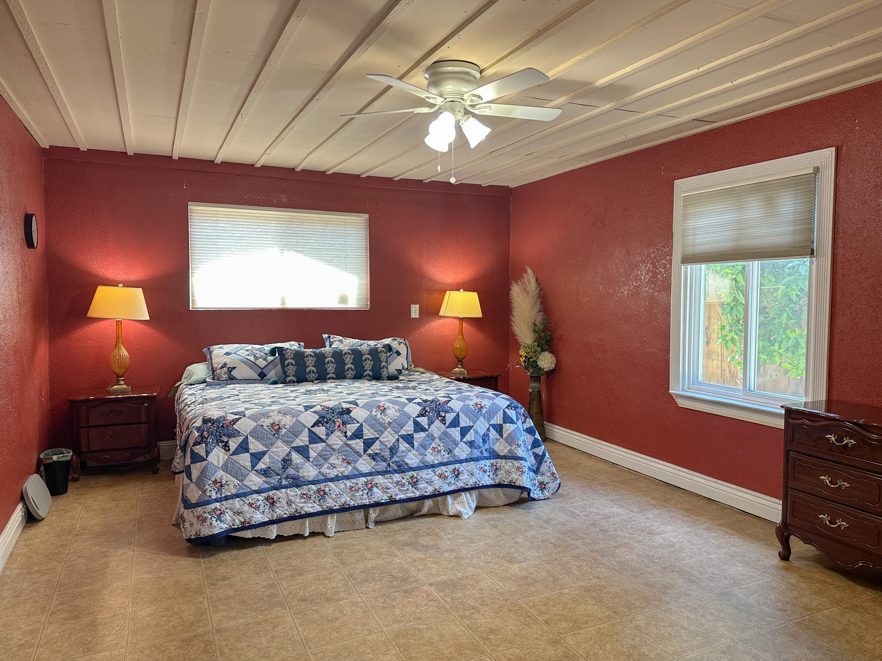 470 N Bates Ave, Dinuba, CA 93618