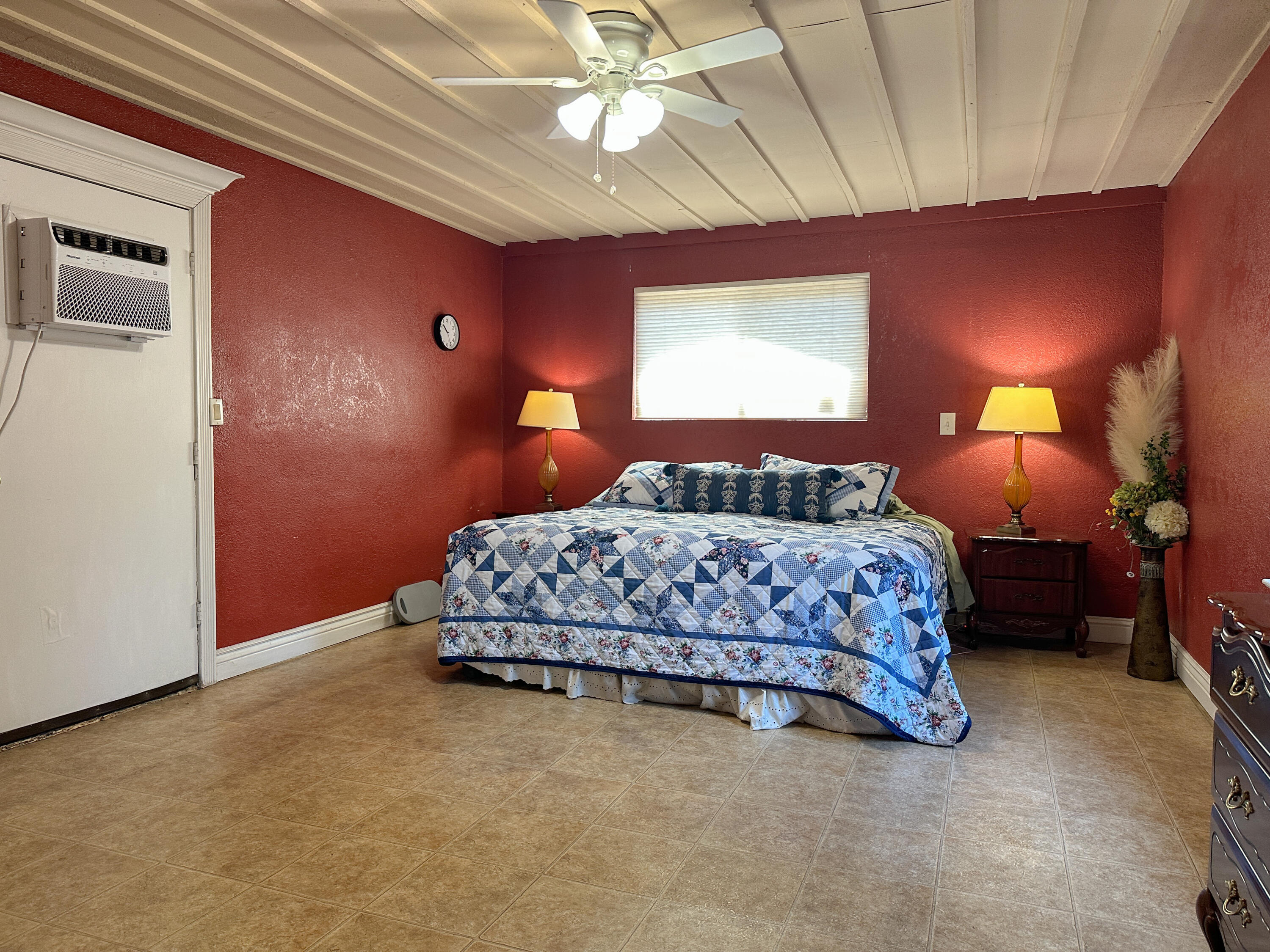 470 N Bates Ave, Dinuba, CA 93618