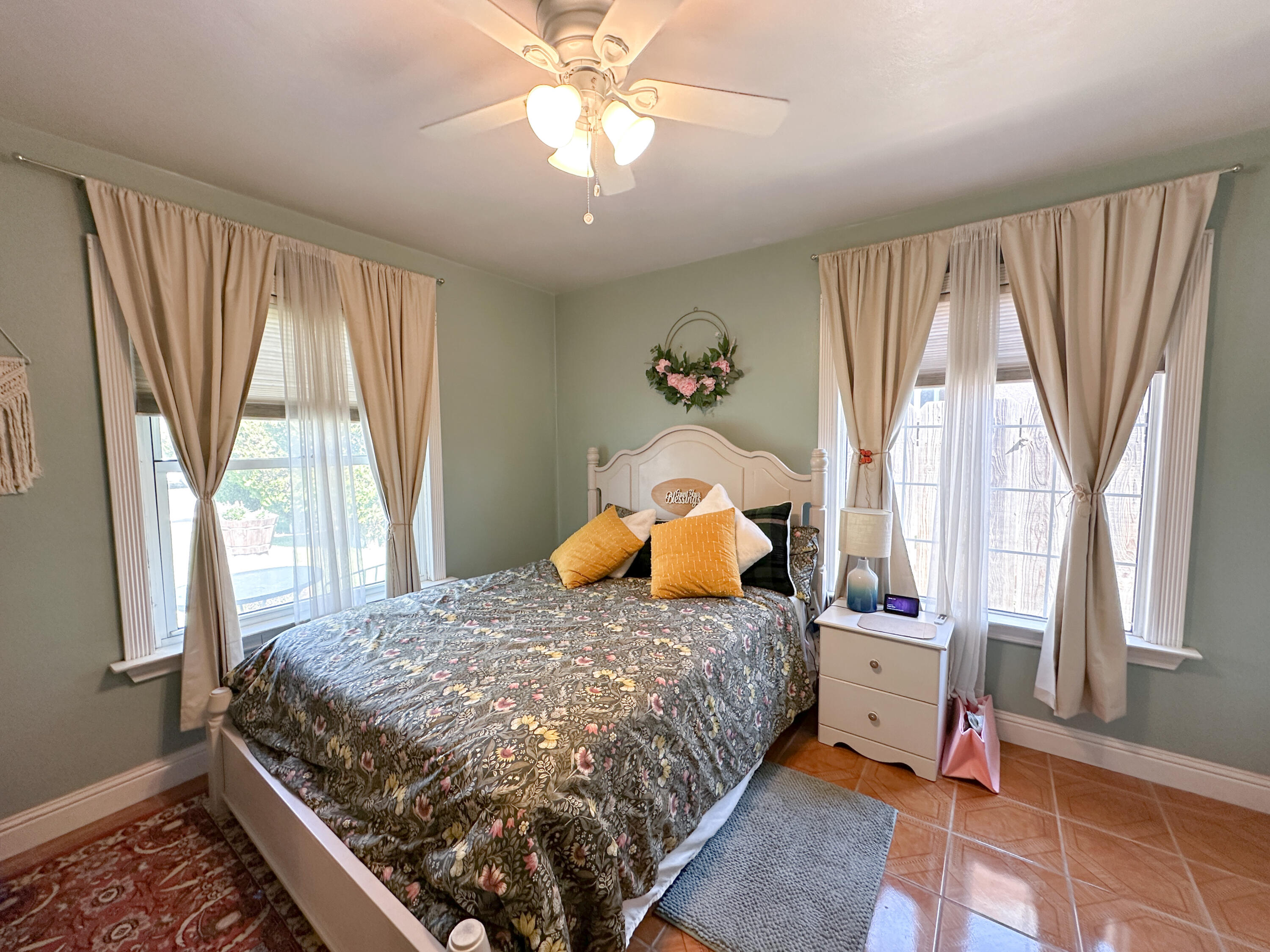 470 N Bates Ave, Dinuba, CA 93618