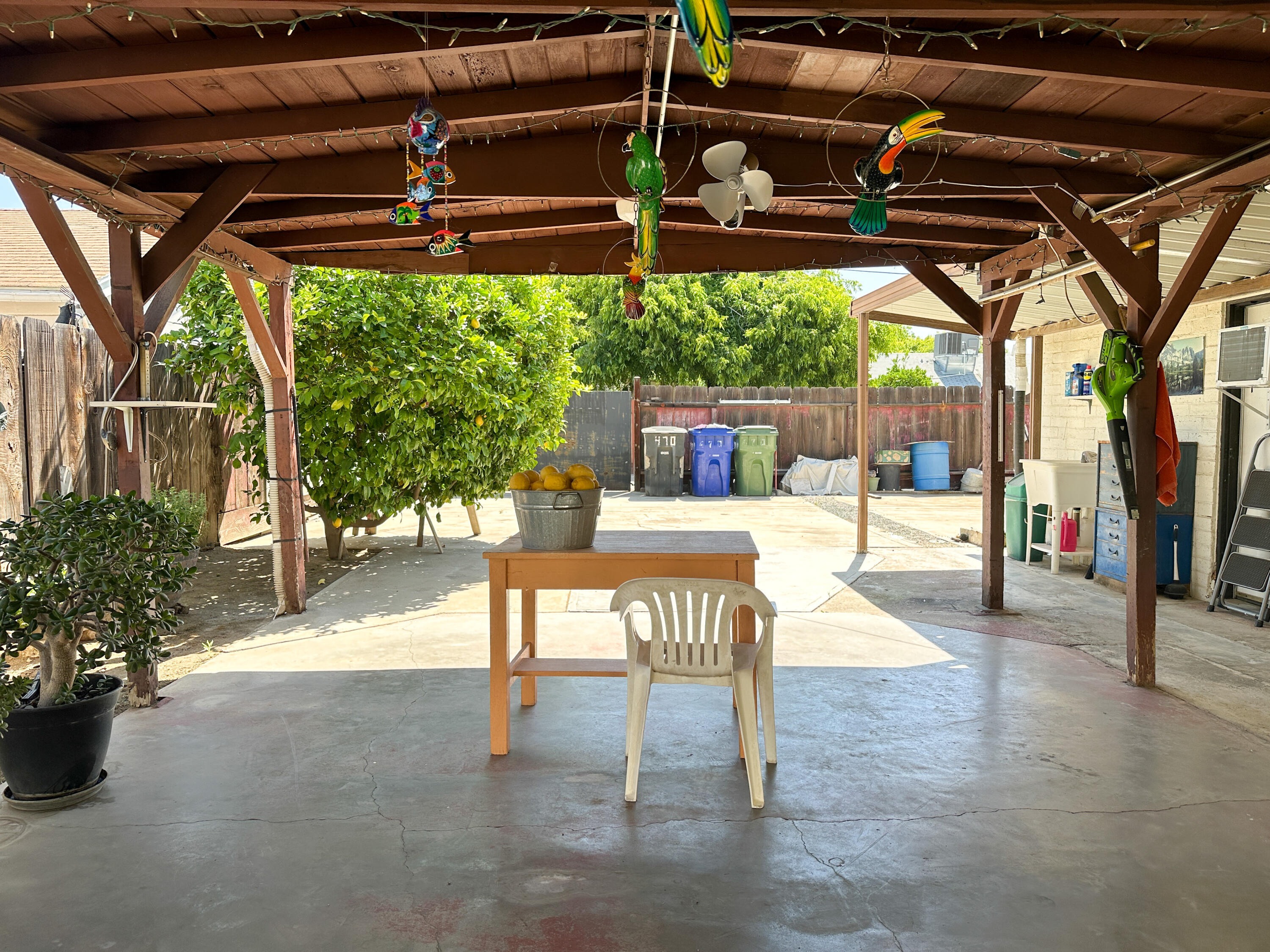470 N Bates Ave, Dinuba, CA 93618