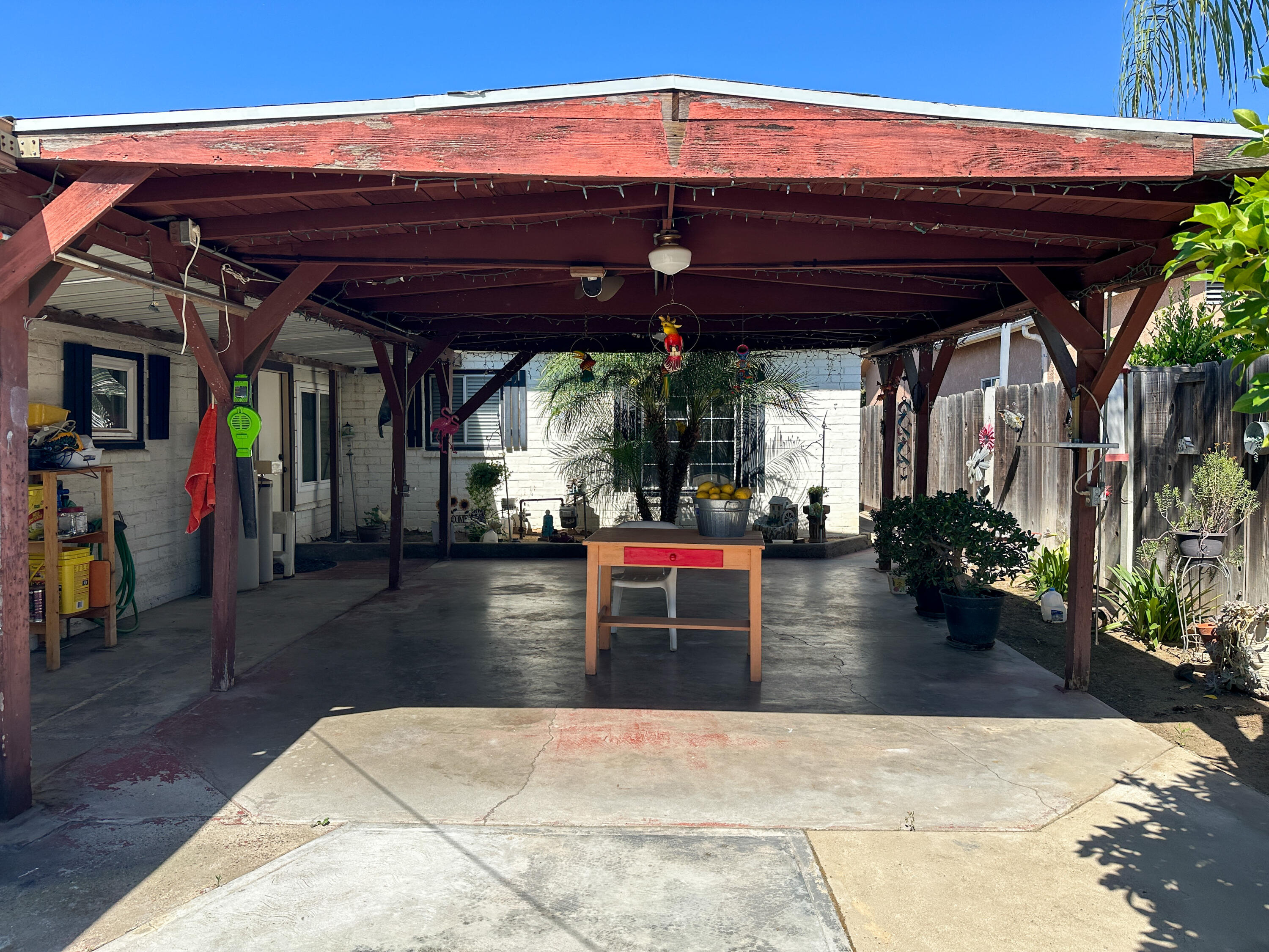 470 N Bates Ave, Dinuba, CA 93618
