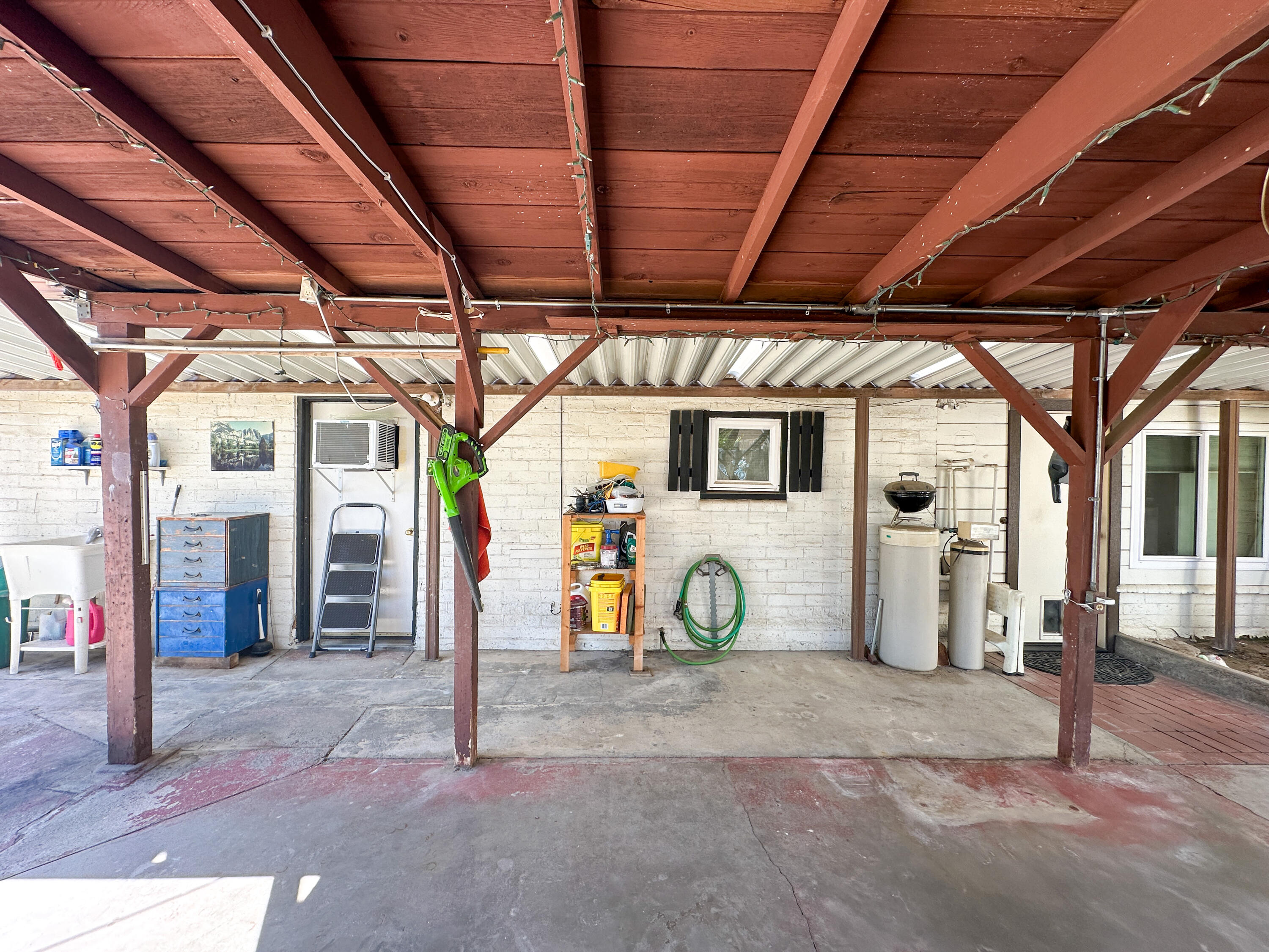 470 N Bates Ave, Dinuba, CA 93618