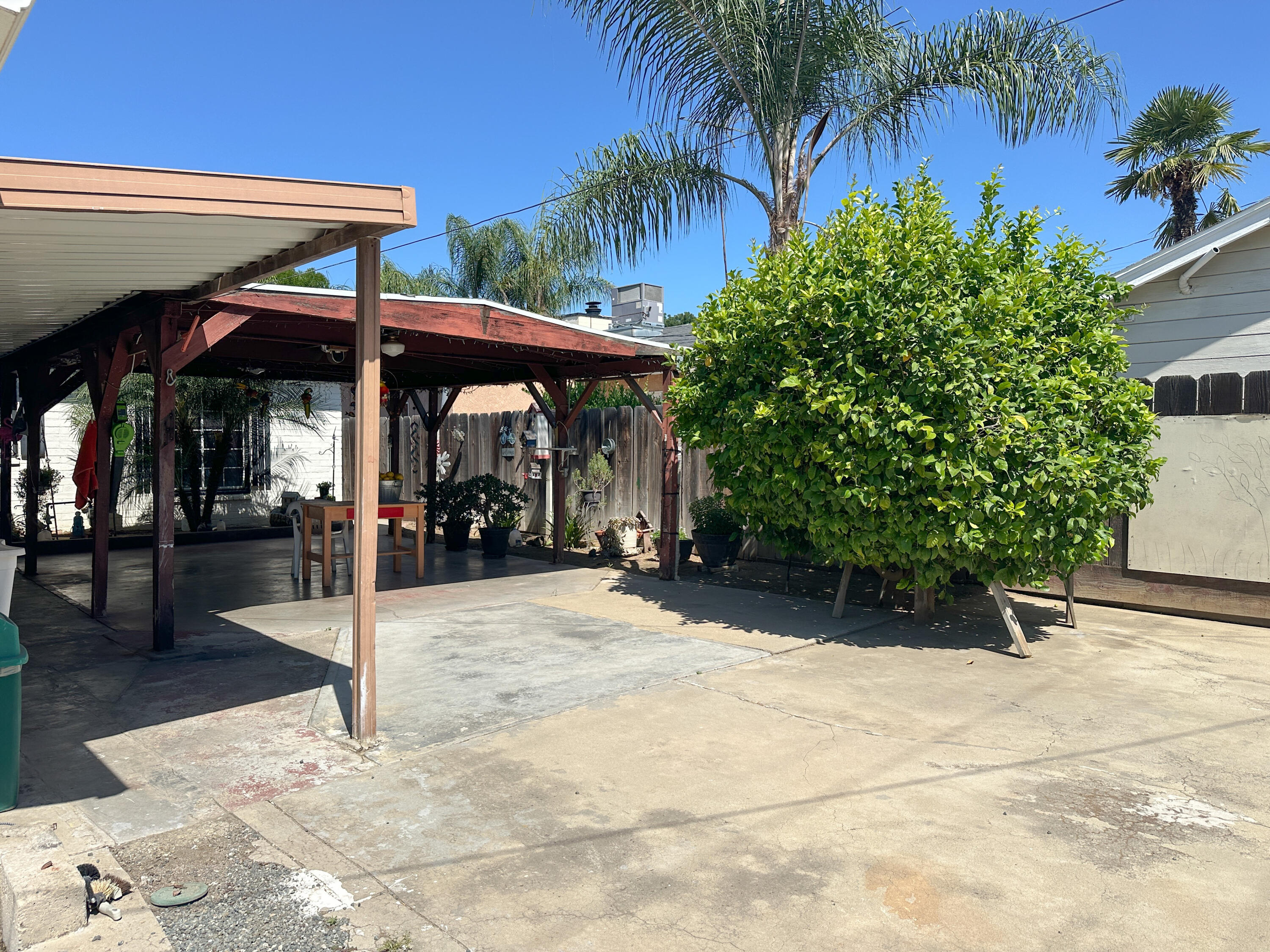 470 N Bates Ave, Dinuba, CA 93618