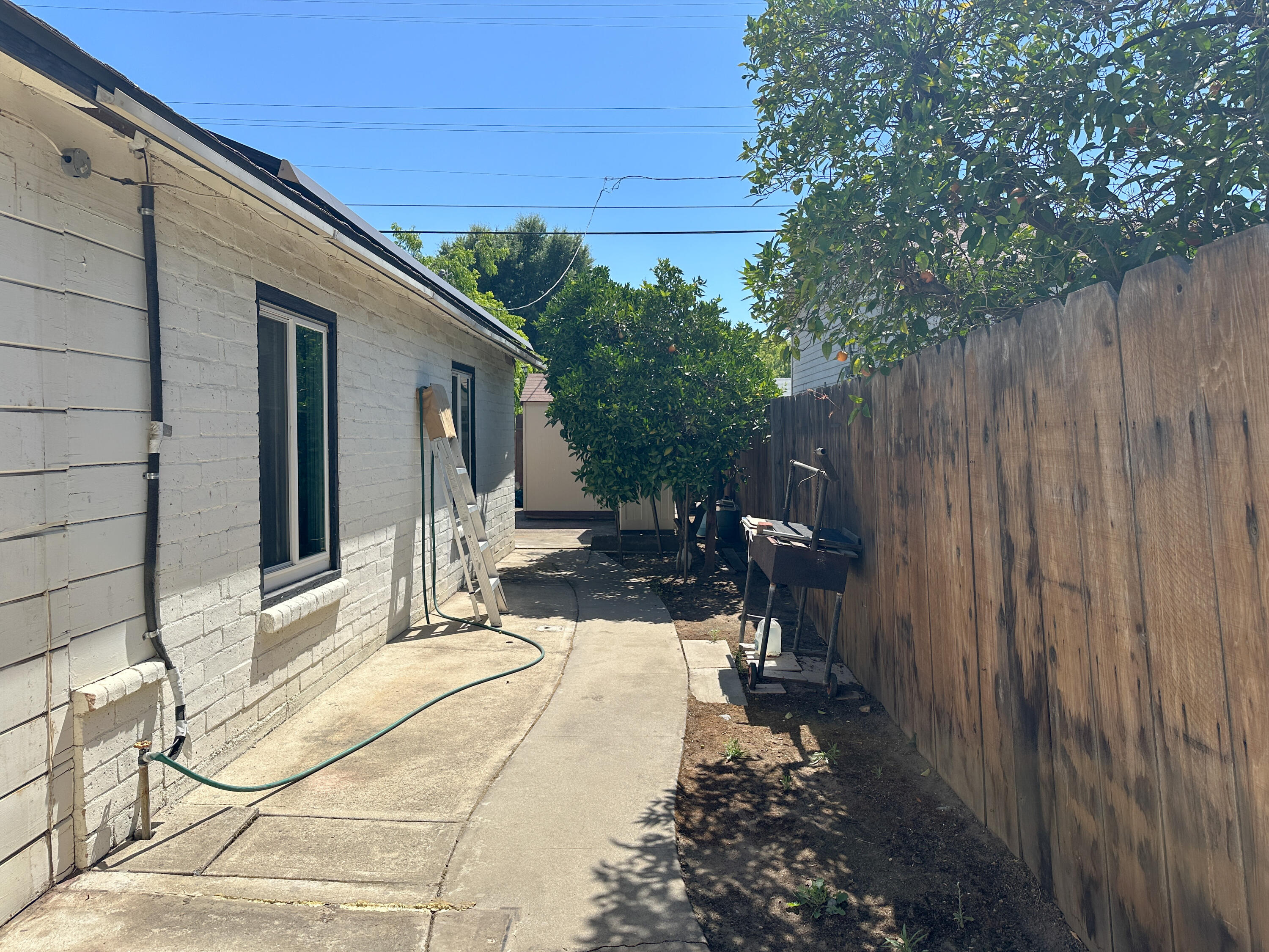 470 N Bates Ave, Dinuba, CA 93618