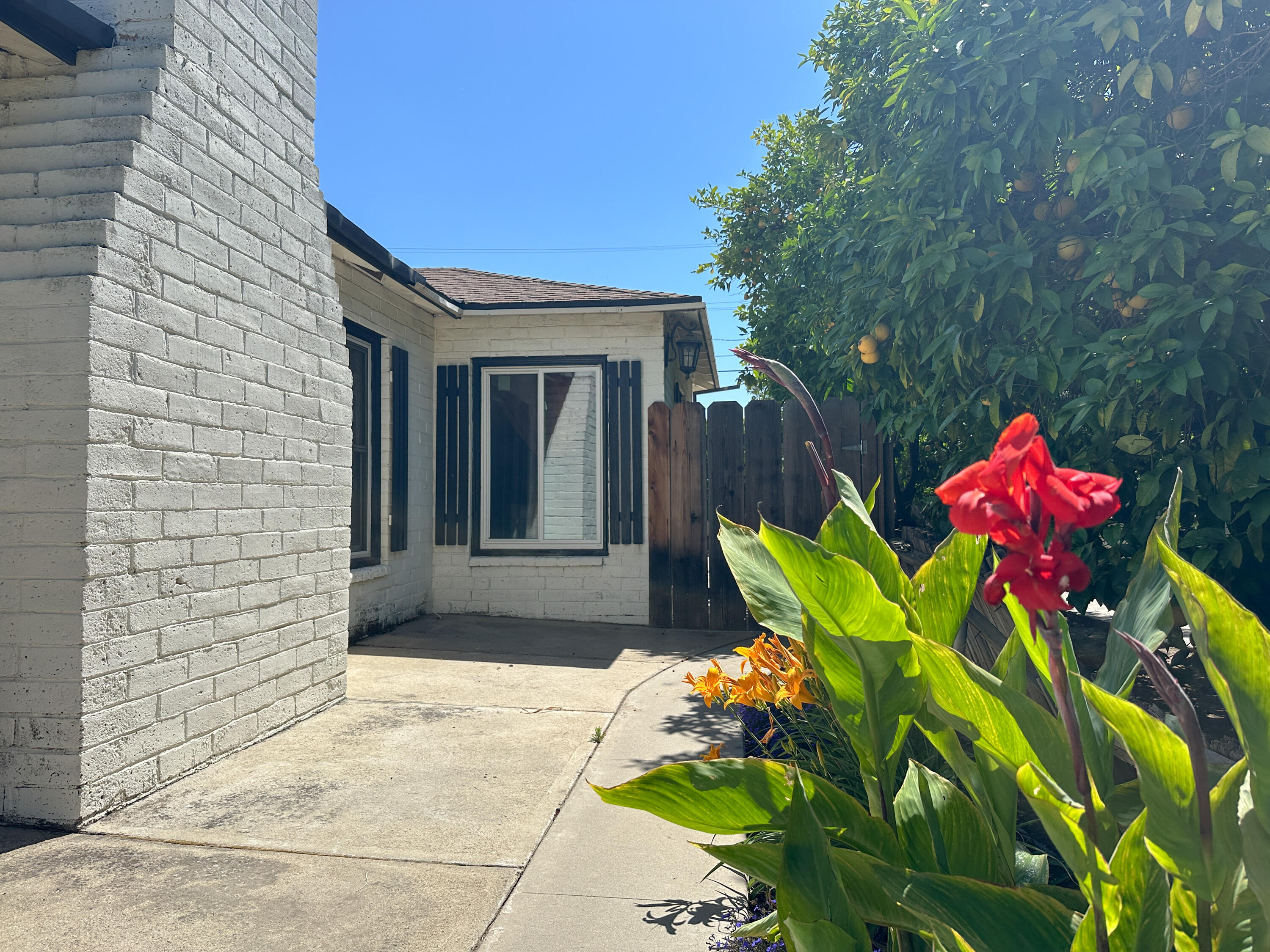 470 N Bates Ave, Dinuba, CA 93618