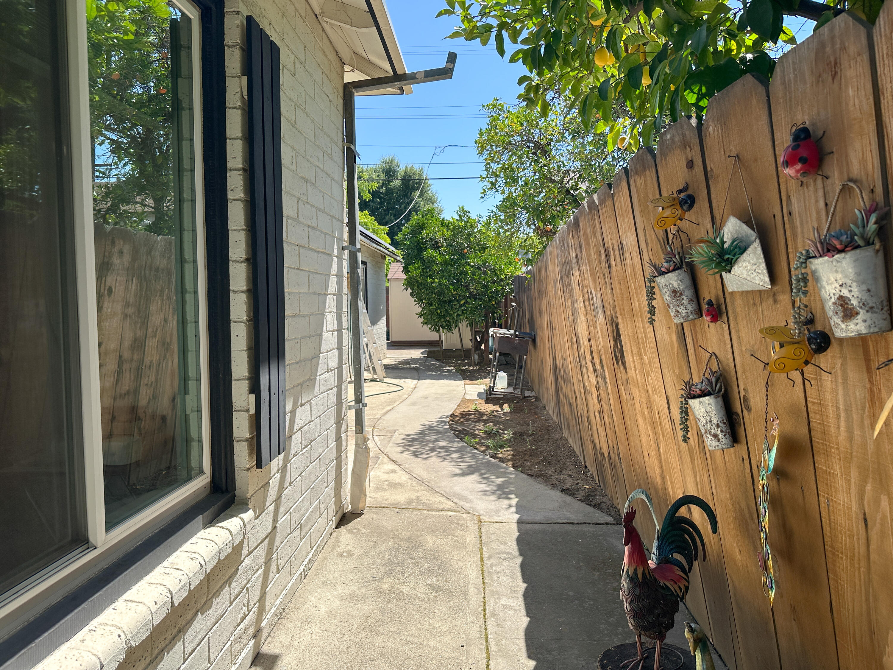 470 N Bates Ave, Dinuba, CA 93618