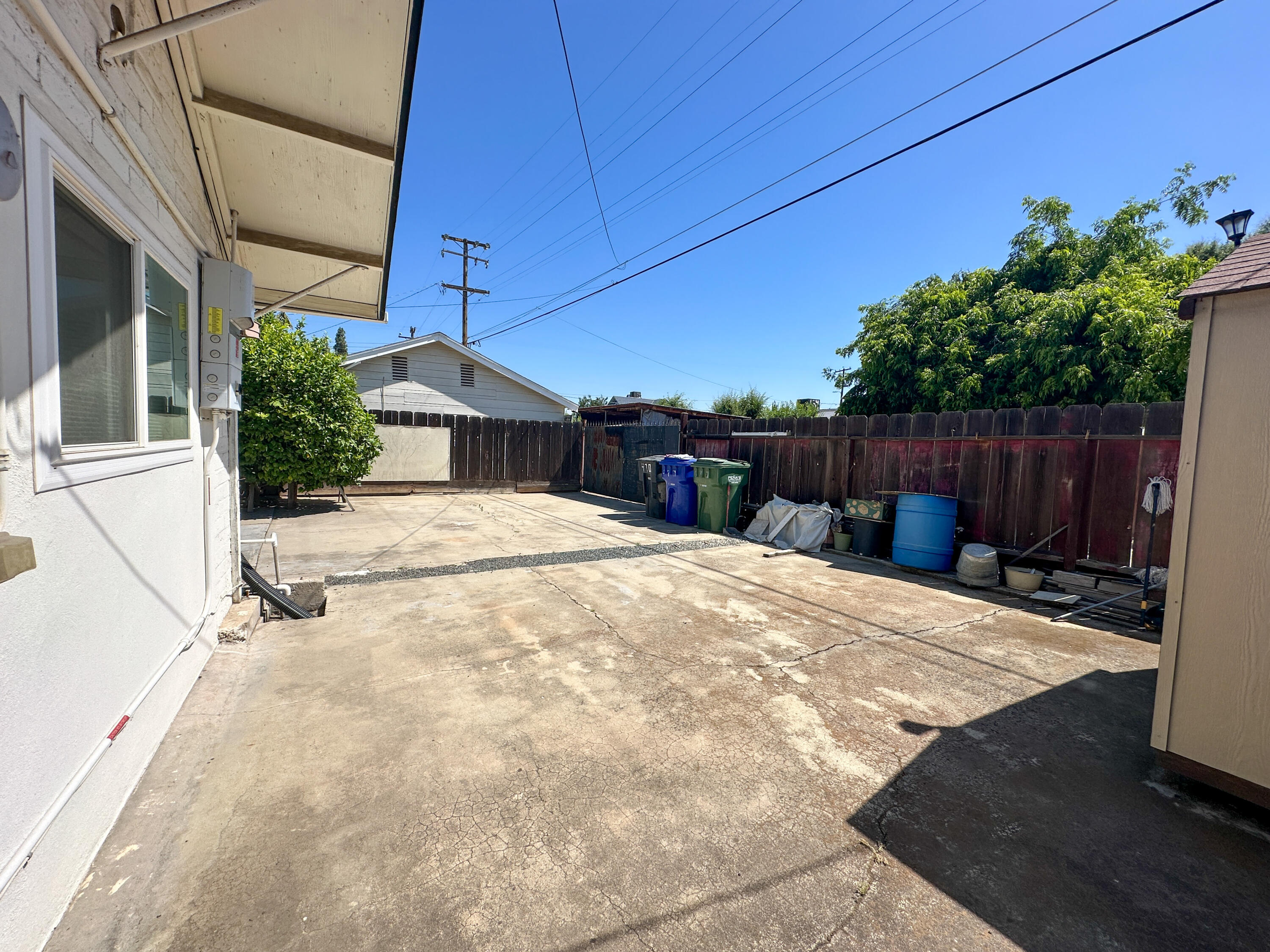 470 N Bates Ave, Dinuba, CA 93618