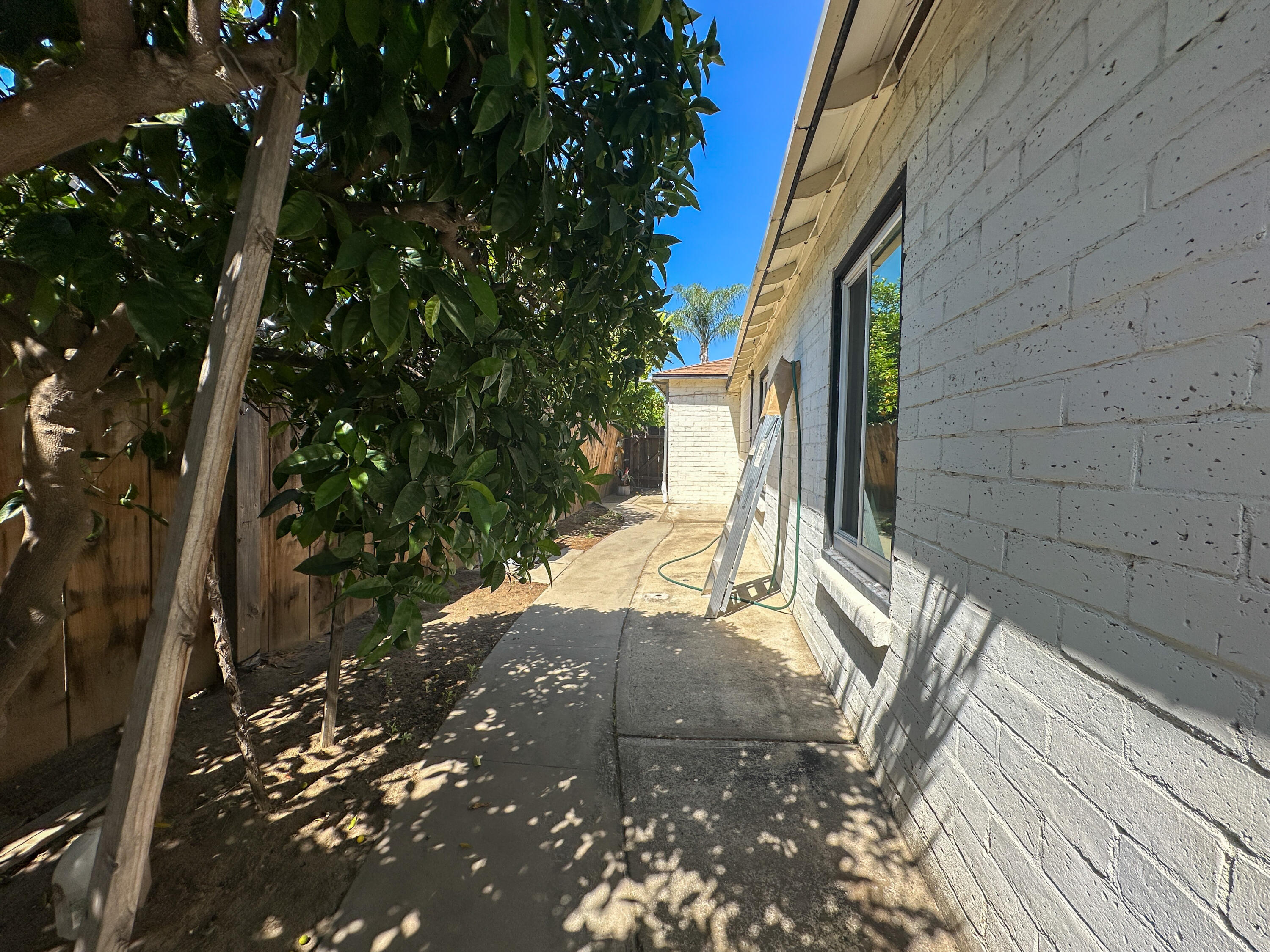 470 N Bates Ave, Dinuba, CA 93618