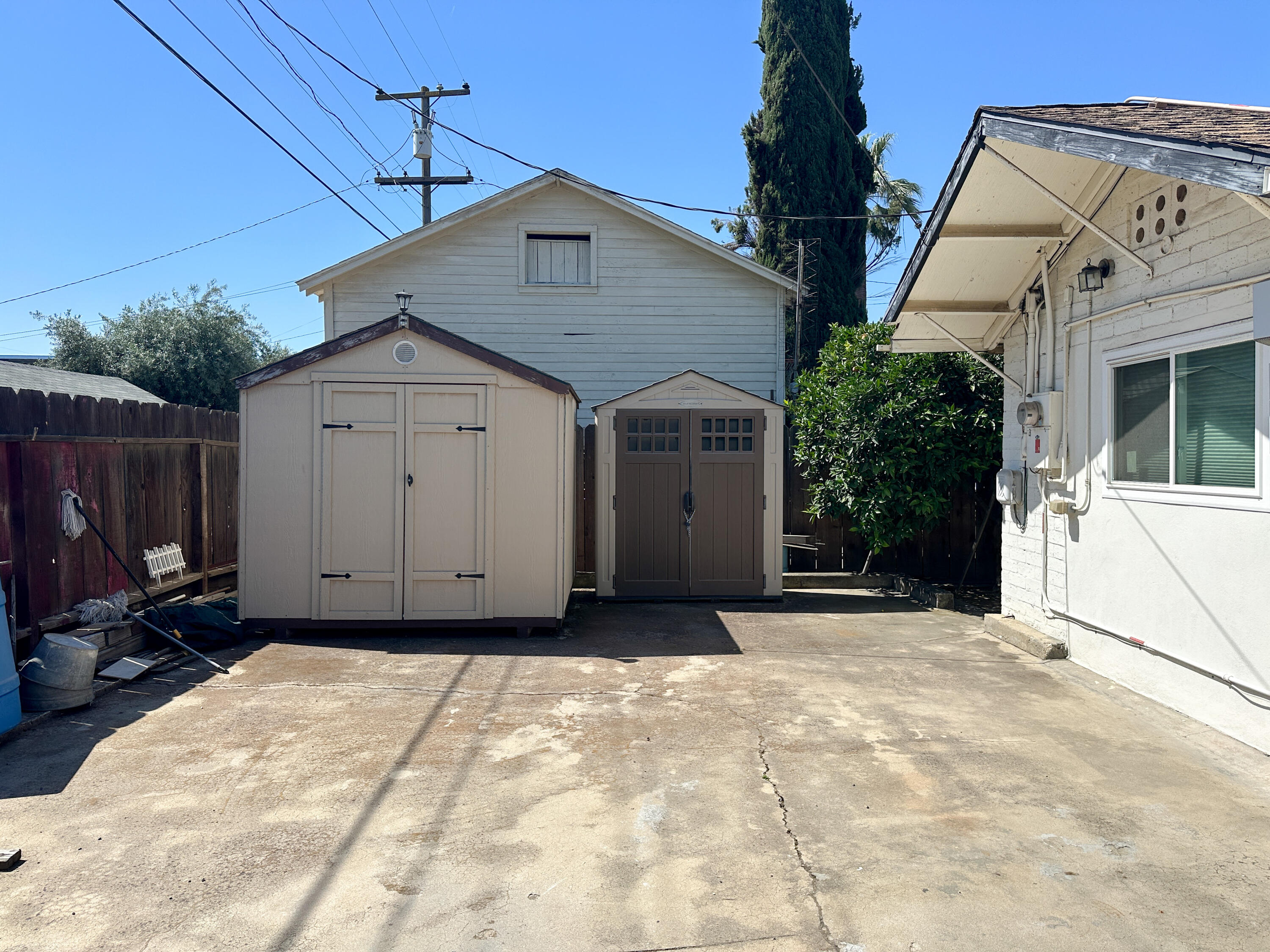 470 N Bates Ave, Dinuba, CA 93618