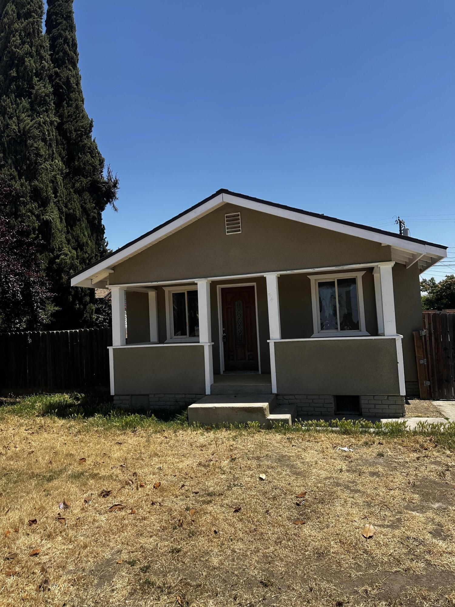 554 S G St, Tulare, CA 93274