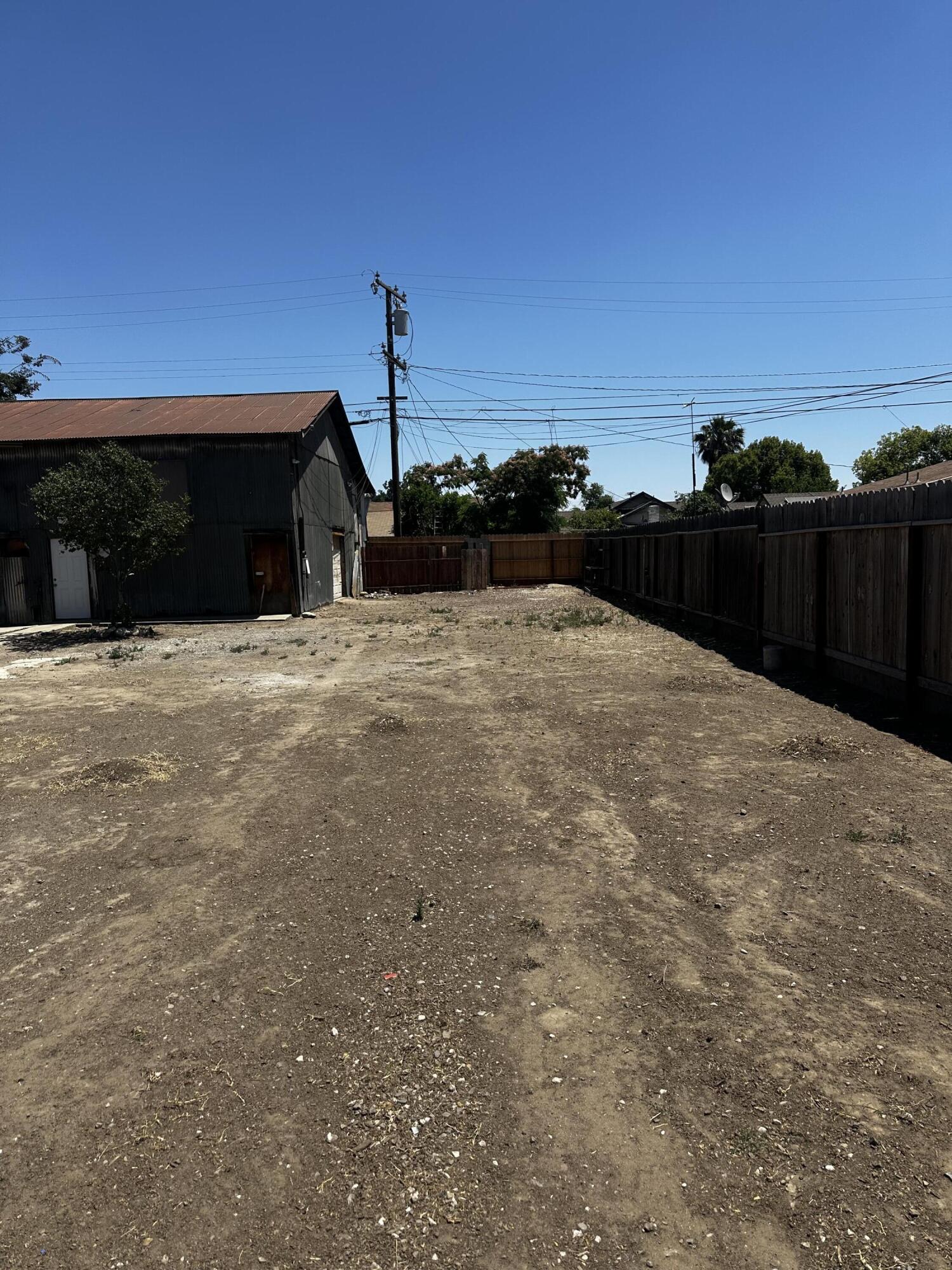 554 S G St, Tulare, CA 93274