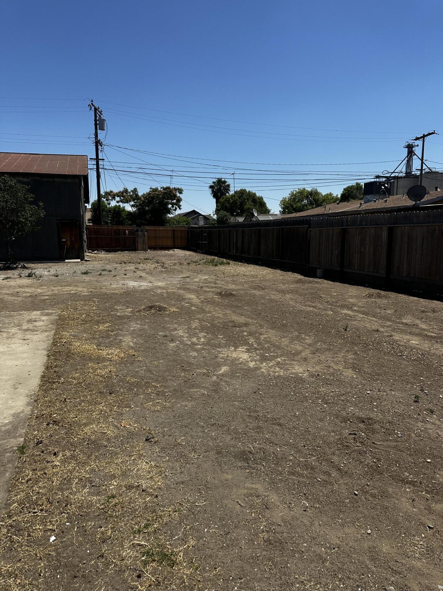 554 S G St, Tulare, CA 93274