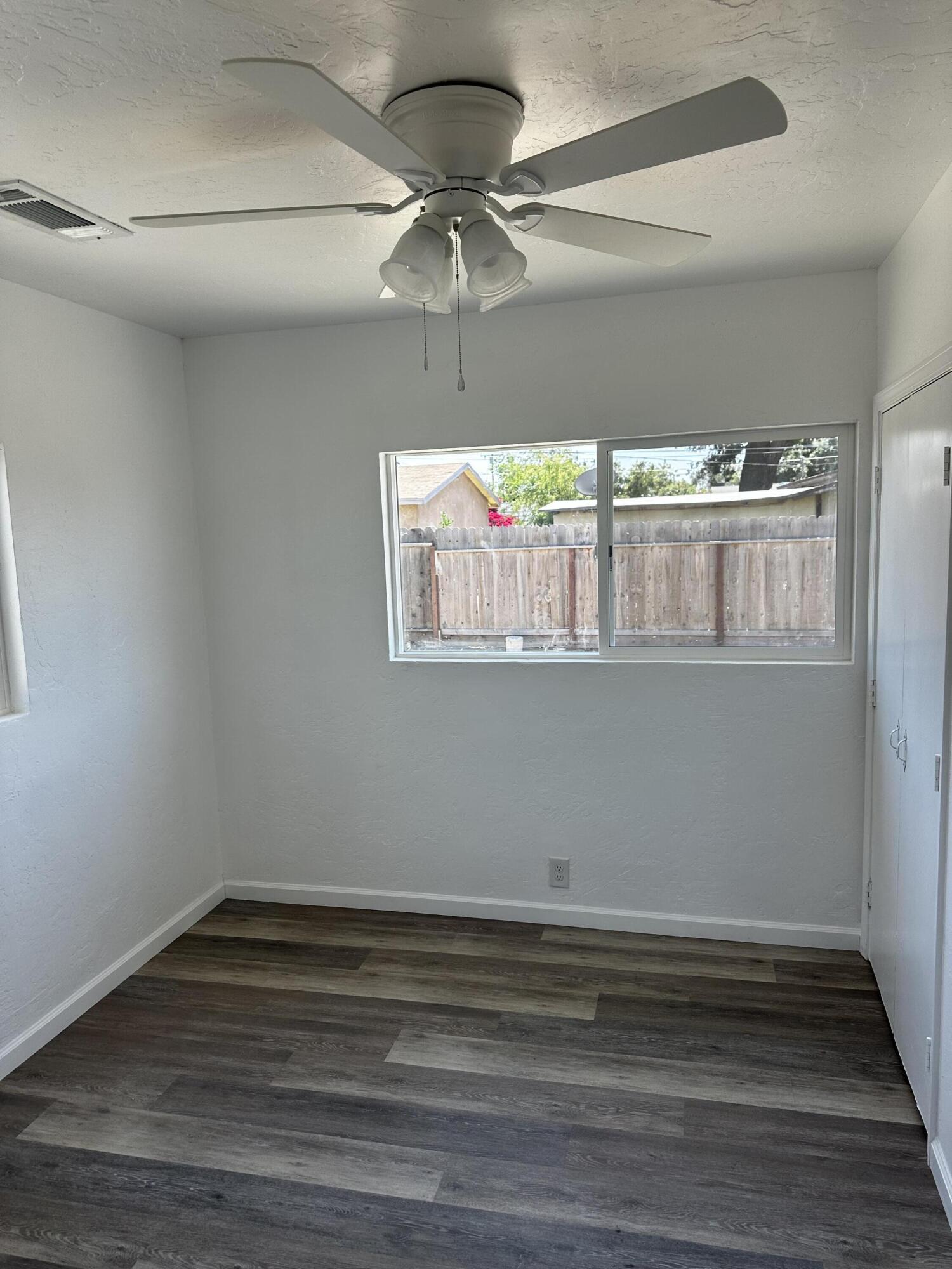 554 S G St, Tulare, CA 93274