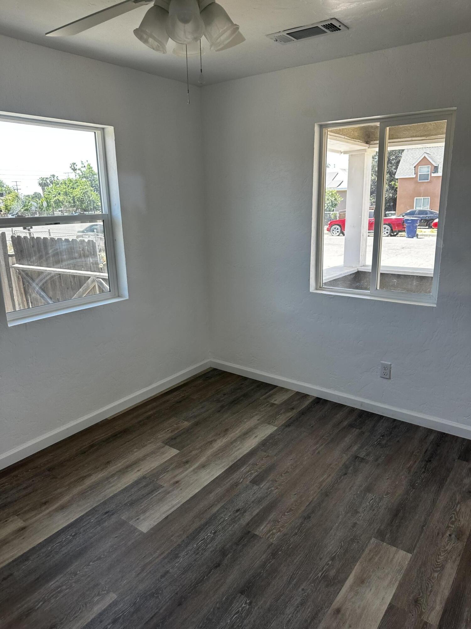 554 S G St, Tulare, CA 93274