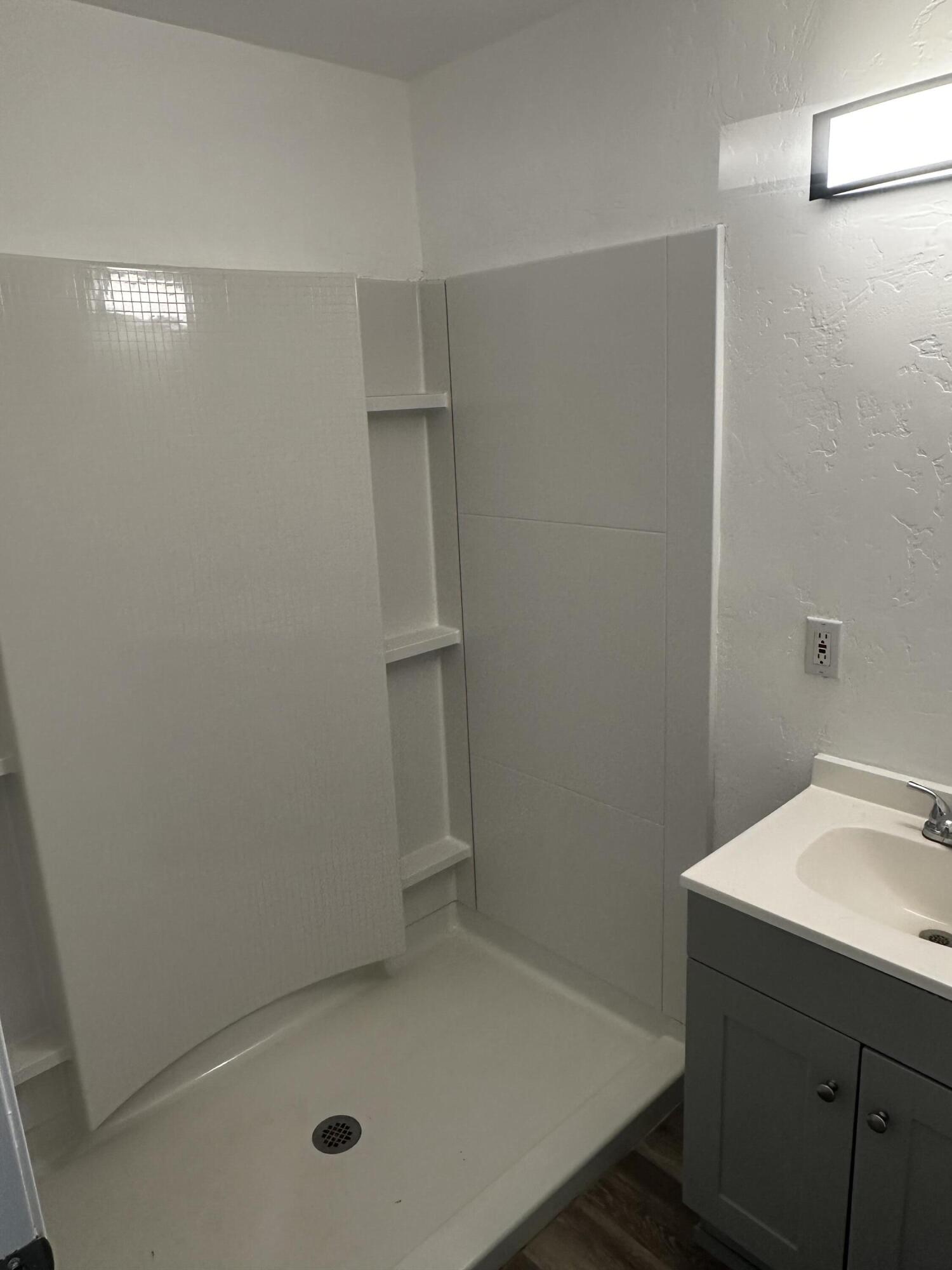 554 S G St, Tulare, CA 93274