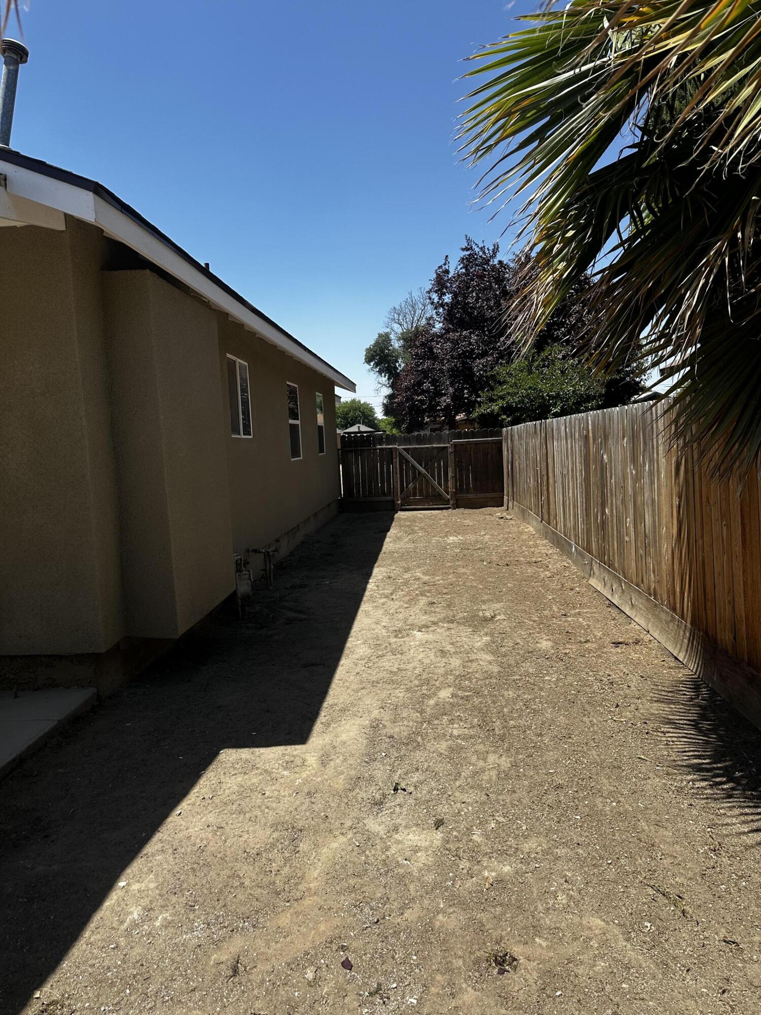 554 S G St, Tulare, CA 93274