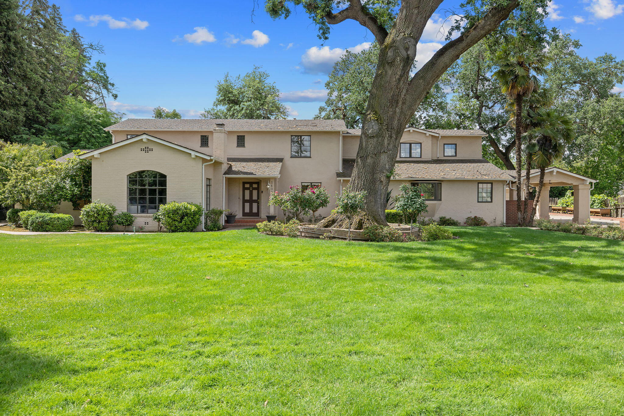1409 W Beverly Dr, Visalia, CA 93277