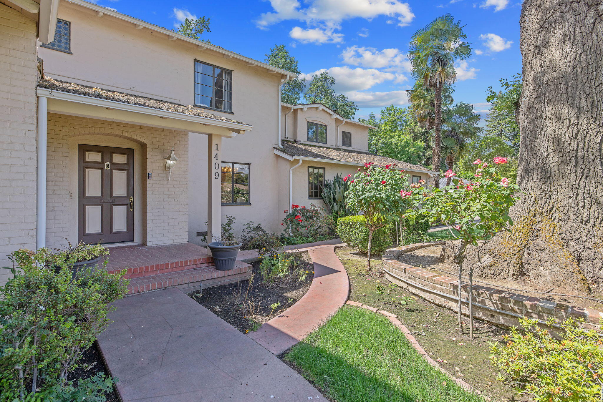 1409 W Beverly Dr, Visalia, CA 93277