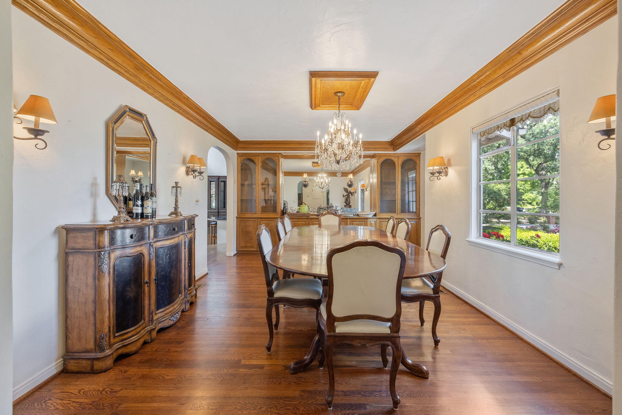1409 W Beverly Dr, Visalia, CA 93277