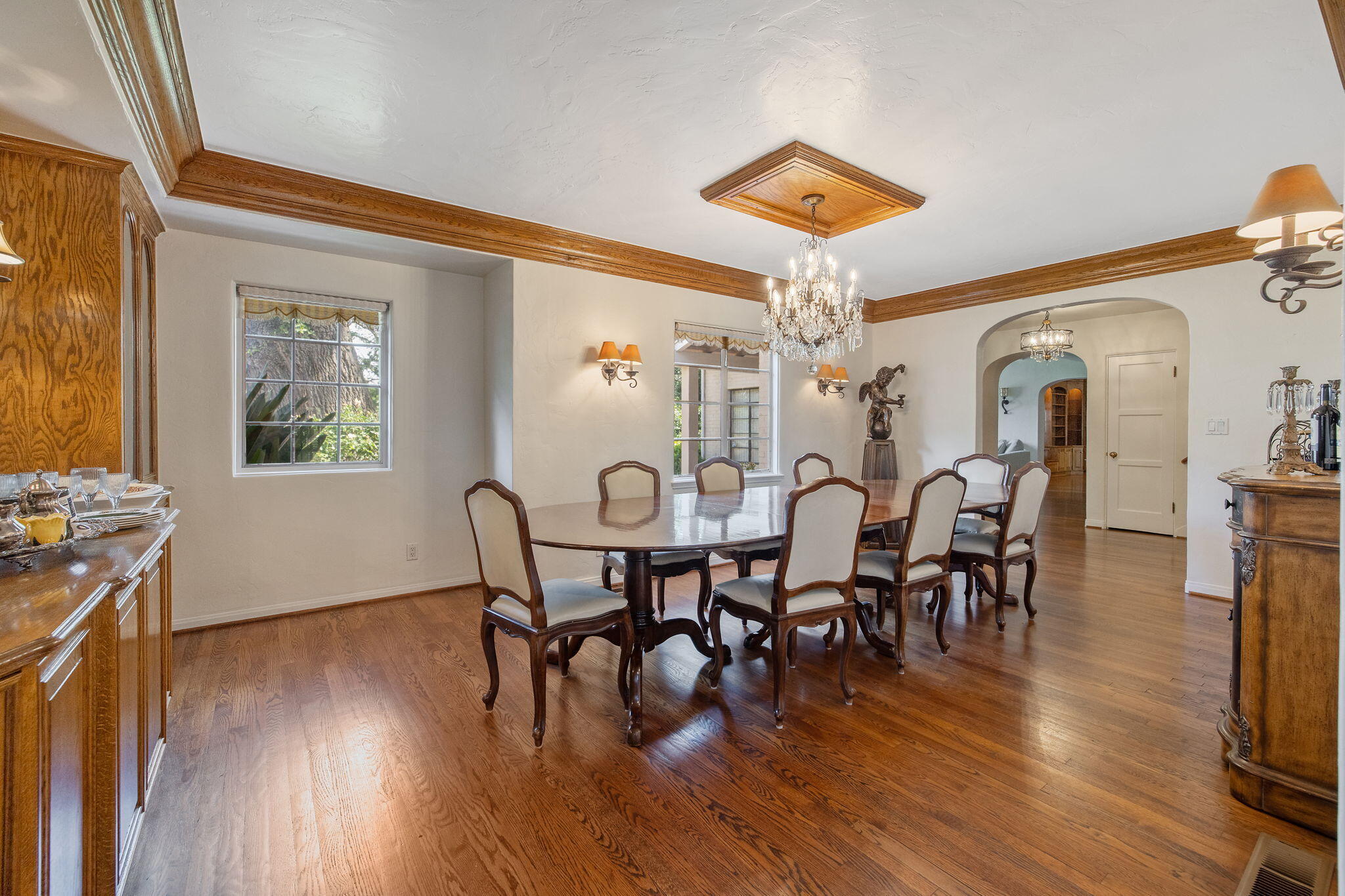 1409 W Beverly Dr, Visalia, CA 93277