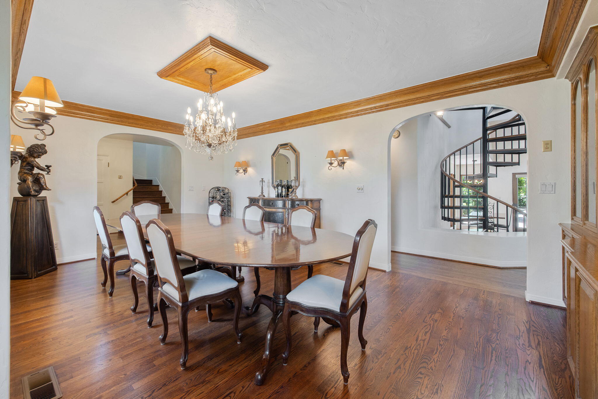 1409 W Beverly Dr, Visalia, CA 93277